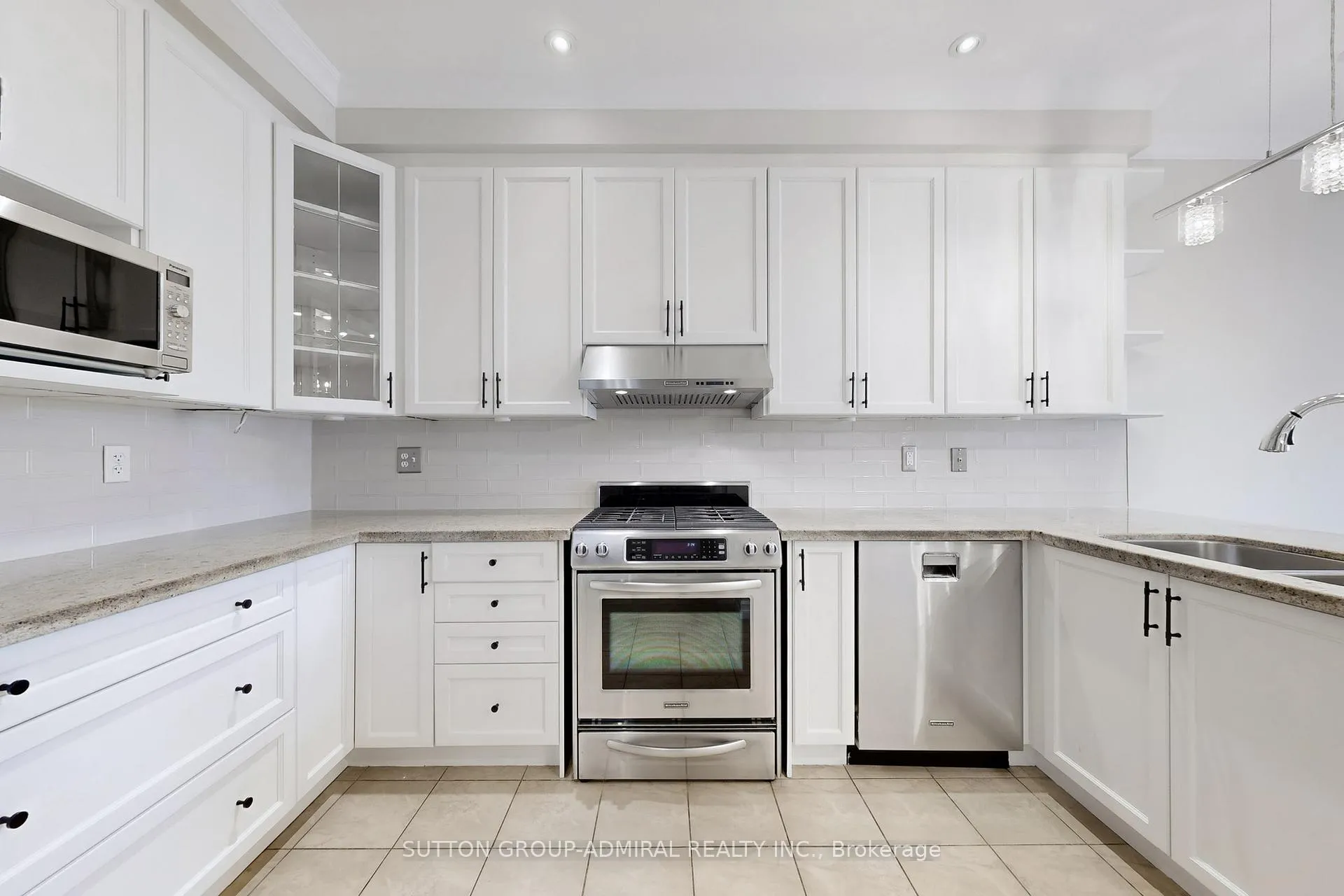 Photo 13 of 106 Big Hill Crescent, Vaughan, Patterson — HOMEH