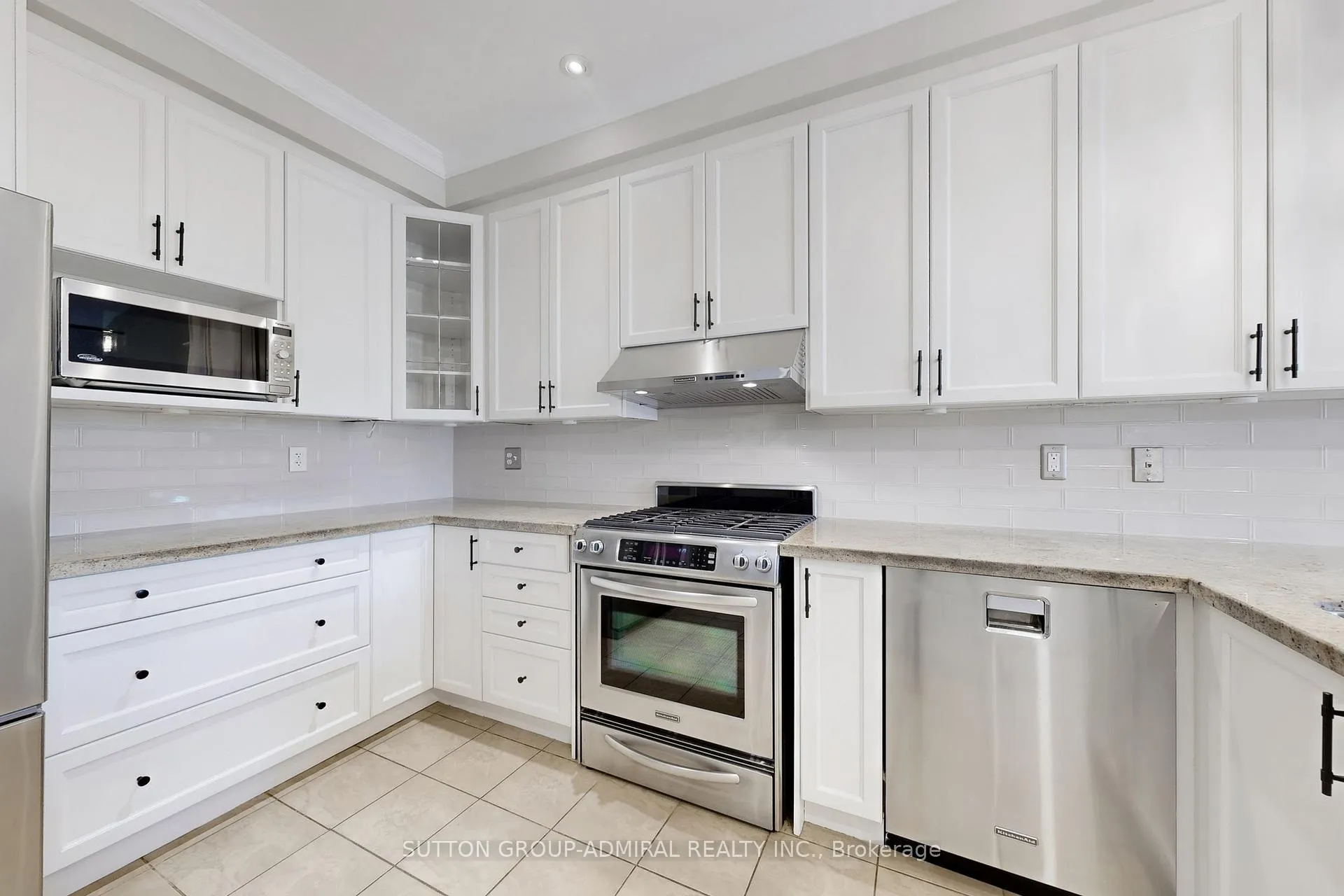 Photo 14 of 106 Big Hill Crescent, Vaughan, Patterson — HOMEH