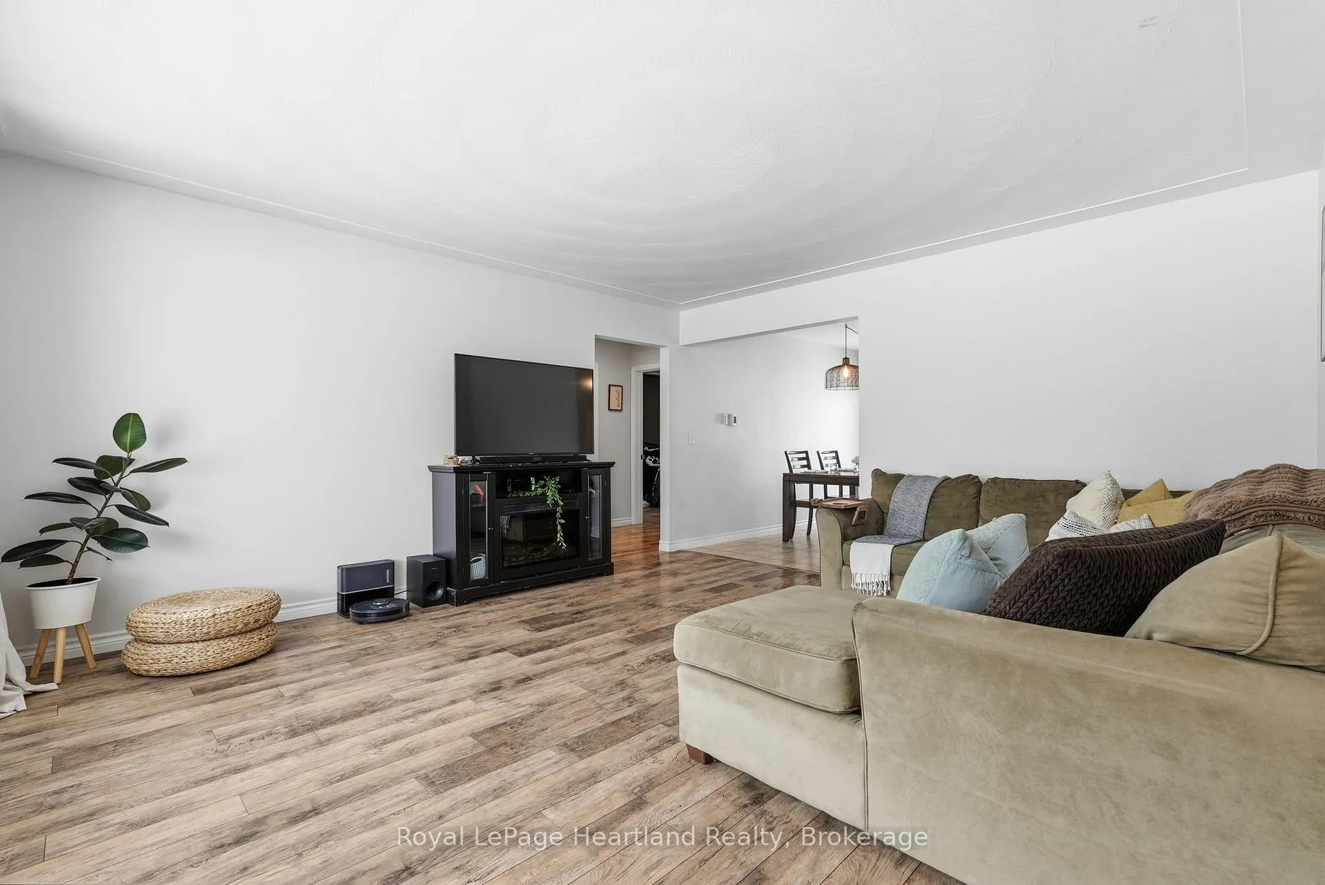 Photo 4 of 3106 Patrick Street, Howick — HOMEH