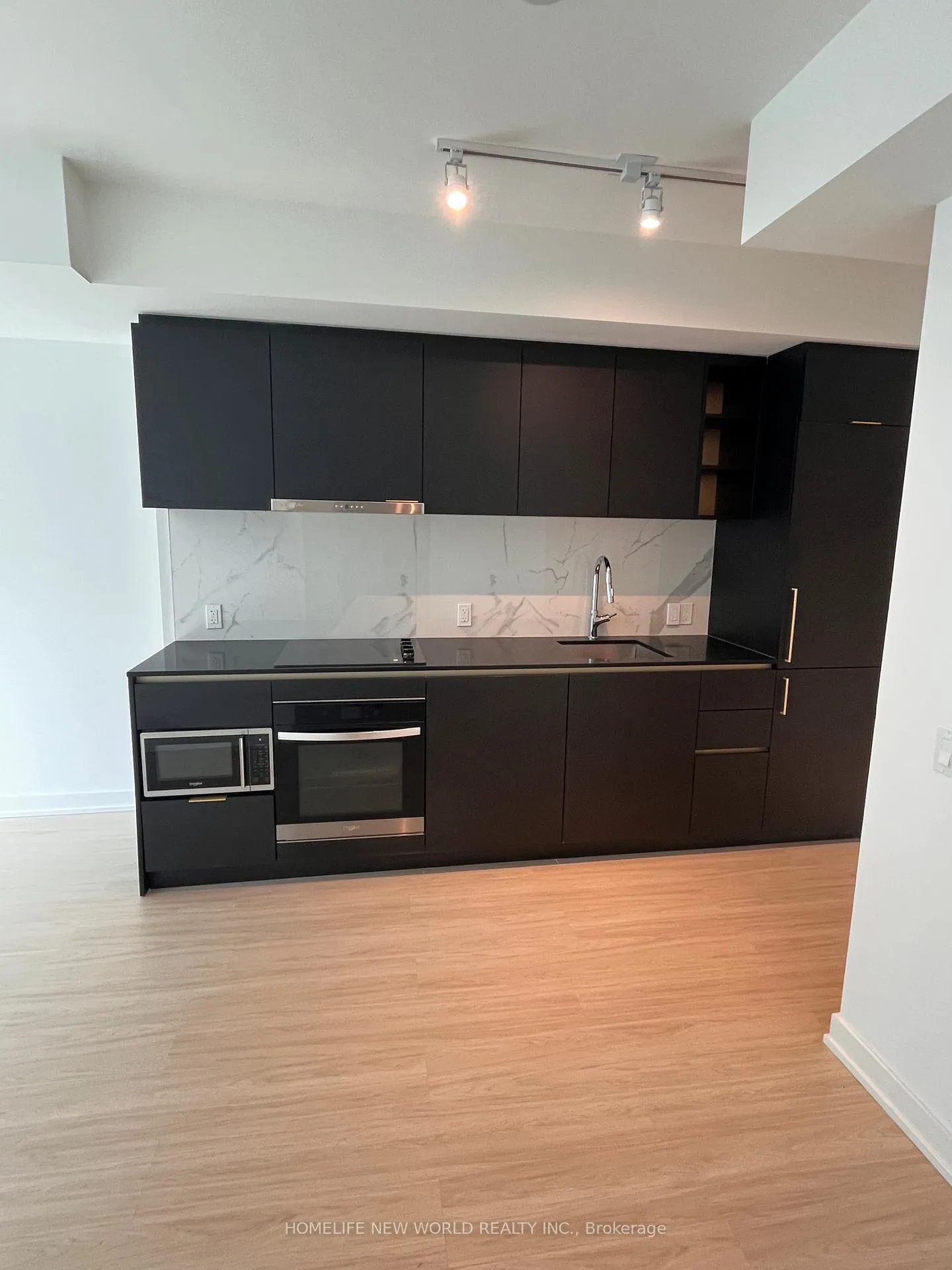 Front of Unit 901, 8 Wellesley Street W