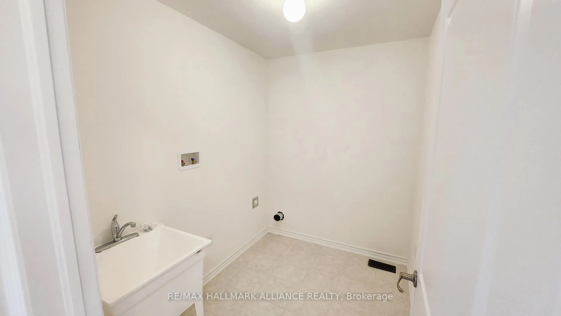 Photo 23 of 60 Macklin Street, Brantford — HOMEH