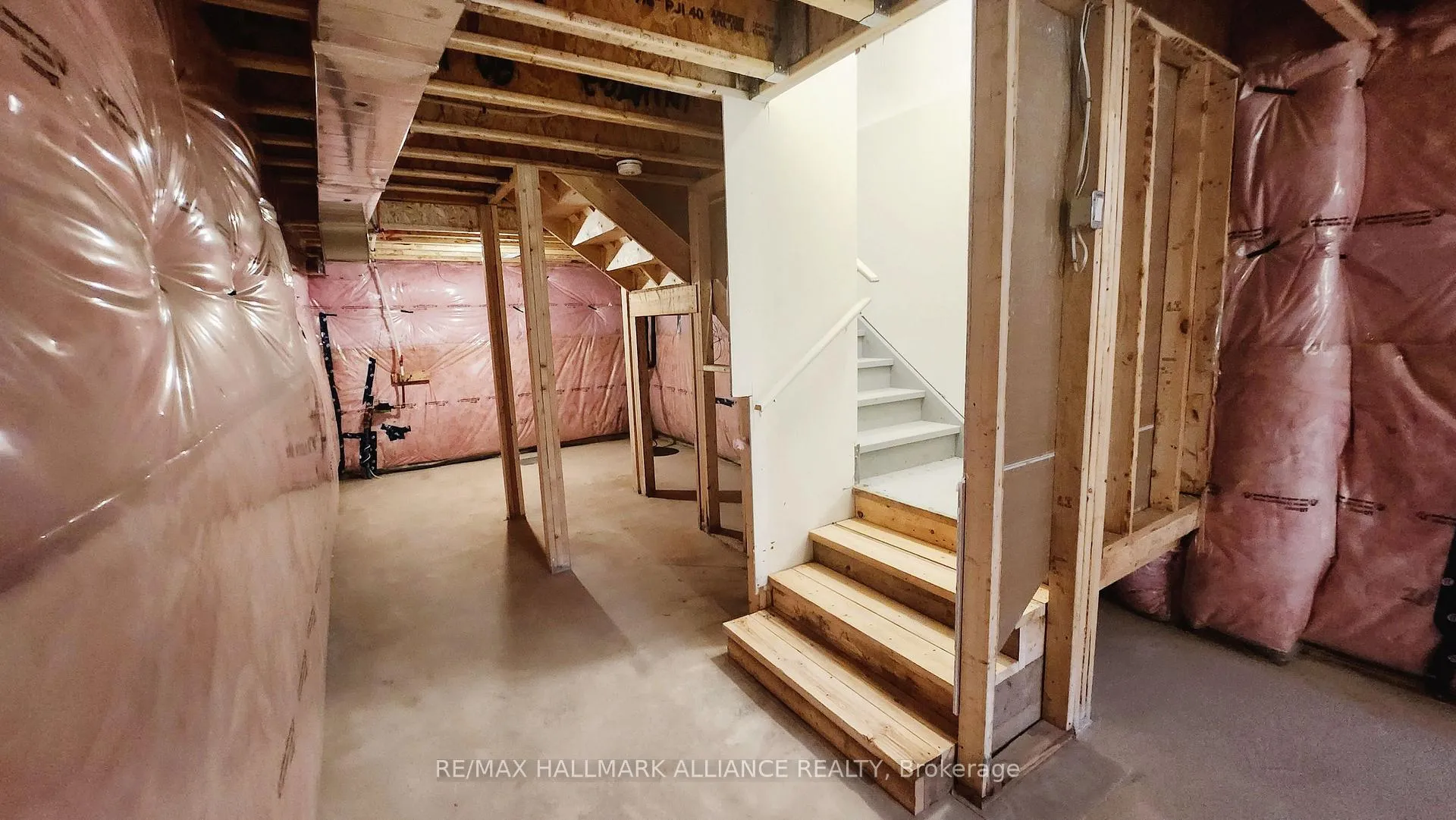 Photo 25 of 60 Macklin Street, Brantford — HOMEH