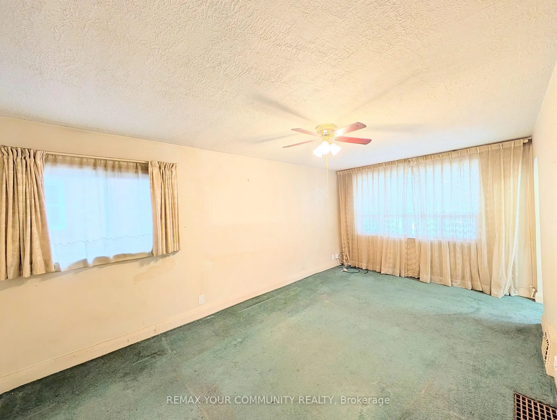 Photo 3 of 479 Dawes Road, Toronto, O'Connor-Parkview — HOMEH