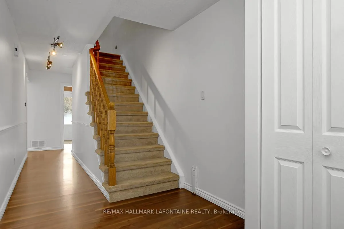 Photo 2 of 6128 Vineyard Drive, Ottawa, Convent Glen — HOMEH
