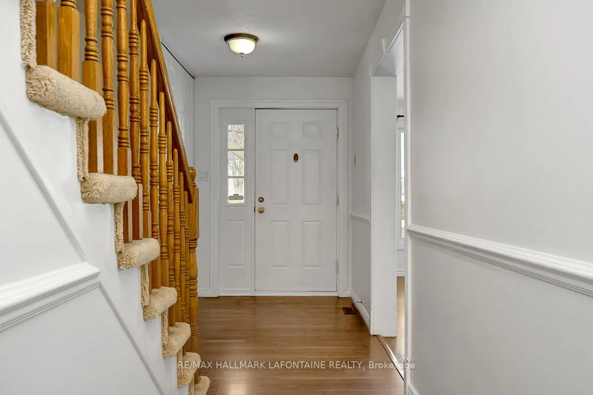 Photo 3 of 6128 Vineyard Drive, Ottawa, Convent Glen — HOMEH