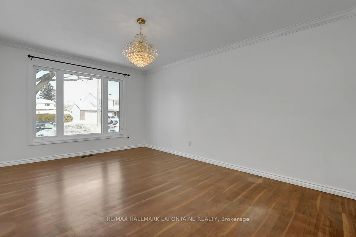 Photo 4 of 6128 Vineyard Drive, Ottawa, Convent Glen — HOMEH