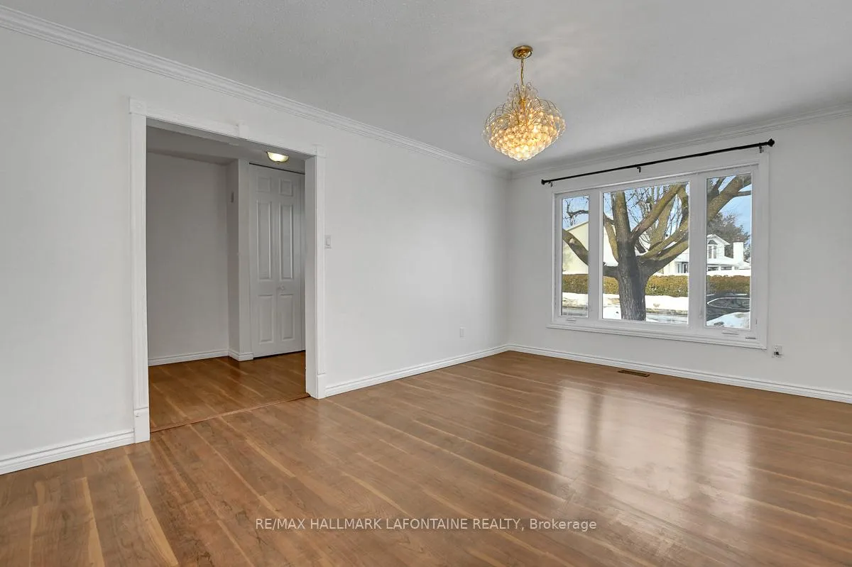 Photo 5 of 6128 Vineyard Drive, Ottawa, Convent Glen — HOMEH