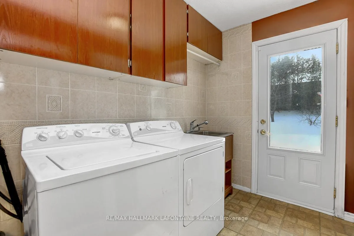 Photo 16 of 6128 Vineyard Drive, Ottawa, Convent Glen — HOMEH