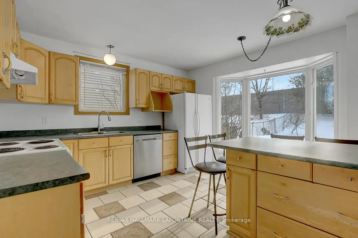 Photo 17 of 6128 Vineyard Drive, Ottawa, Convent Glen — HOMEH