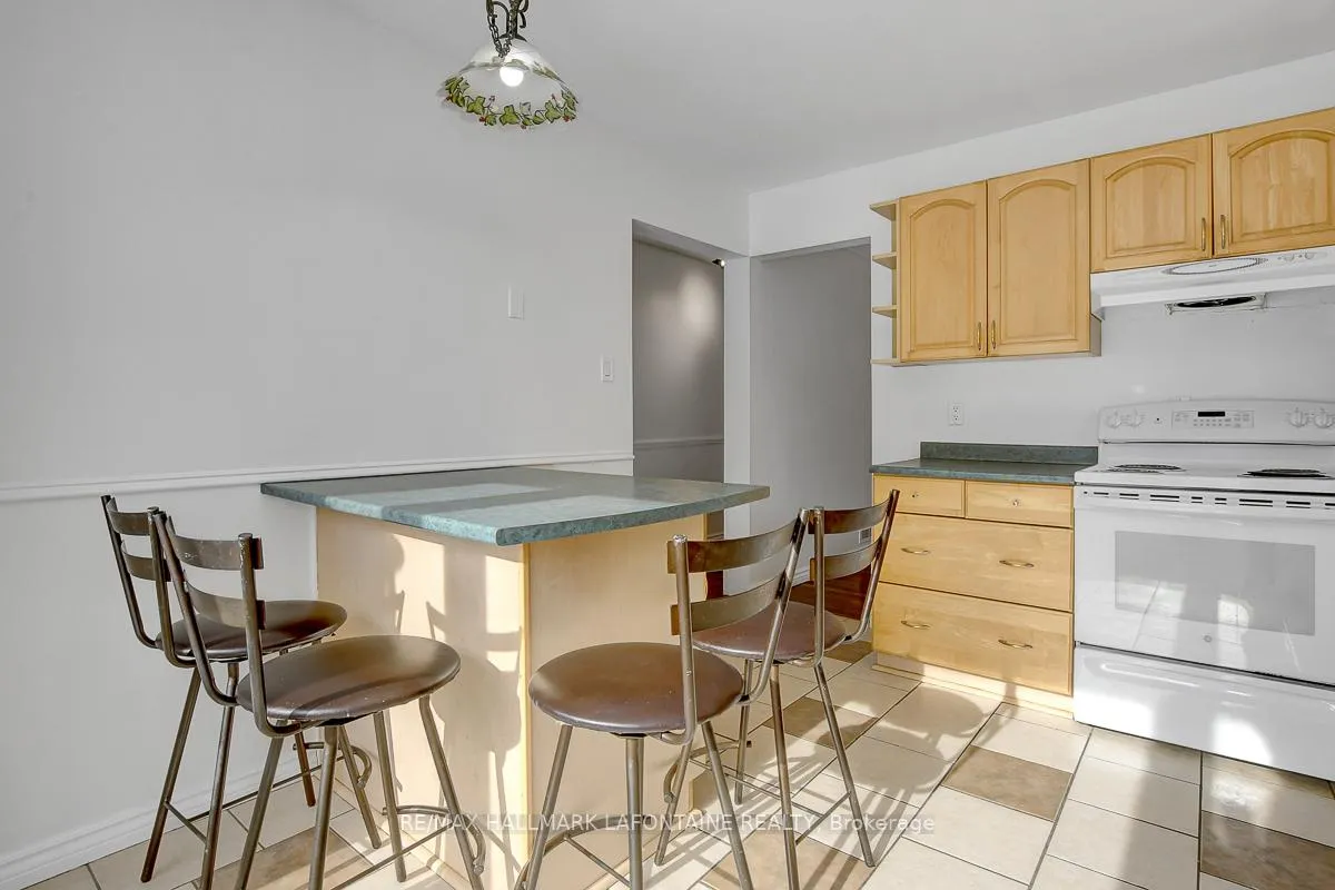 Photo 20 of 6128 Vineyard Drive, Ottawa, Convent Glen — HOMEH