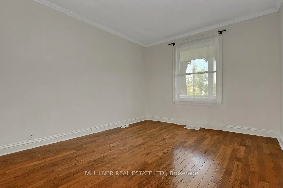 Photo 2 of 536 Lower Byron Avenue, Ottawa, McKellar/Highland — HOMEH