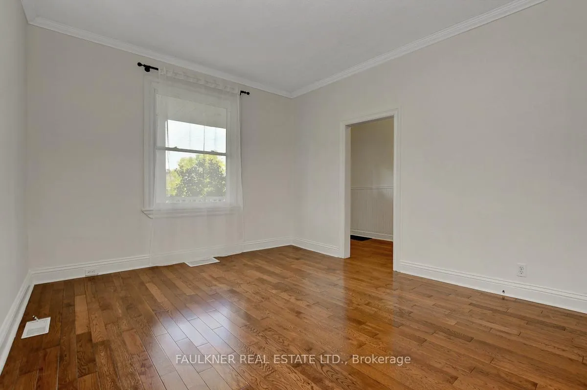 Photo 4 of 536 Lower Byron Avenue, Ottawa, McKellar/Highland — HOMEH
