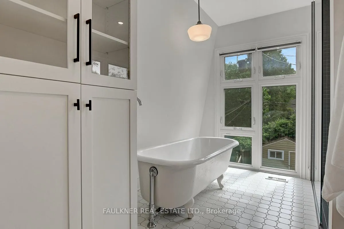Photo 31 of 536 Lower Byron Avenue, Ottawa, McKellar/Highland — HOMEH
