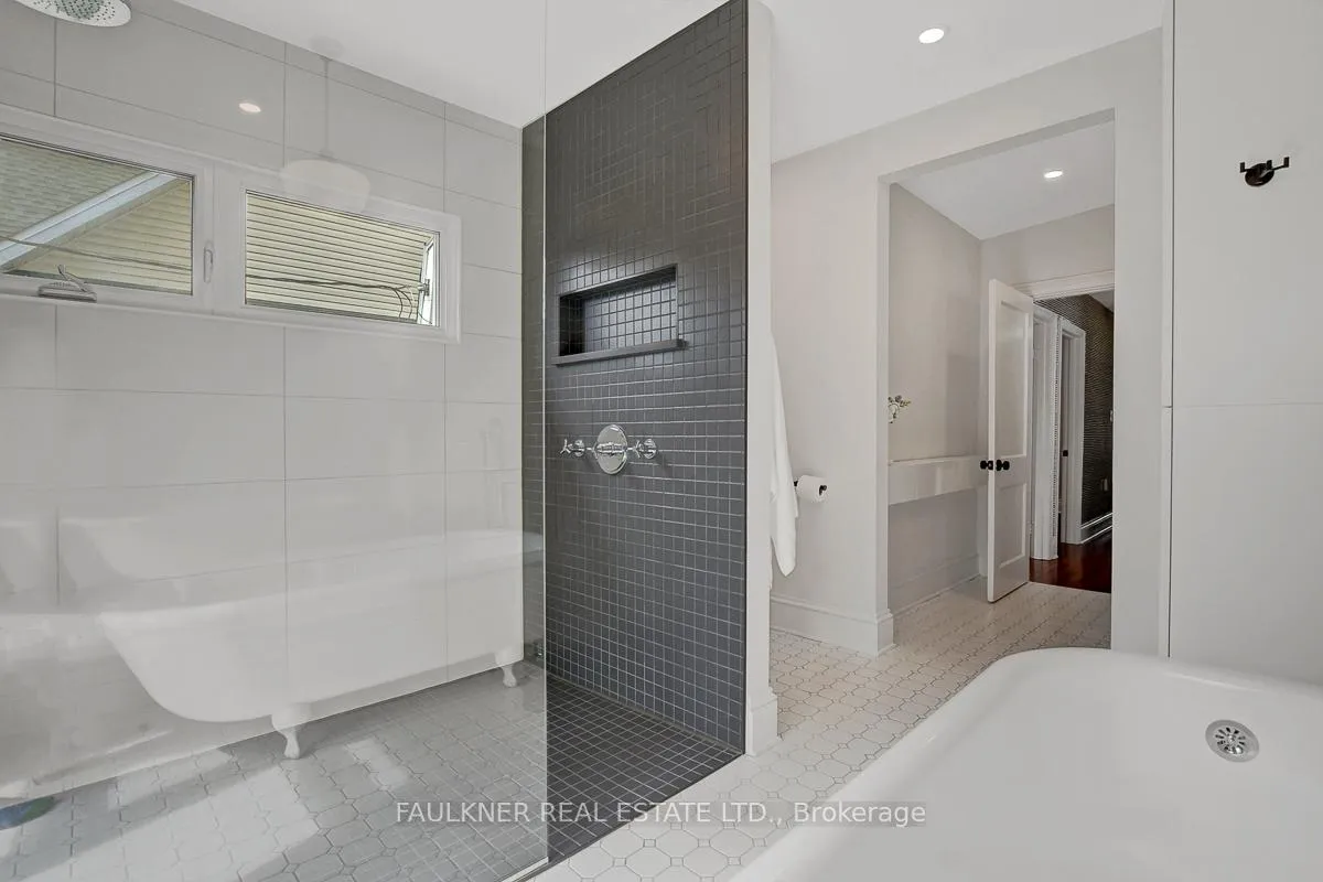 Photo 33 of 536 Lower Byron Avenue, Ottawa, McKellar/Highland — HOMEH