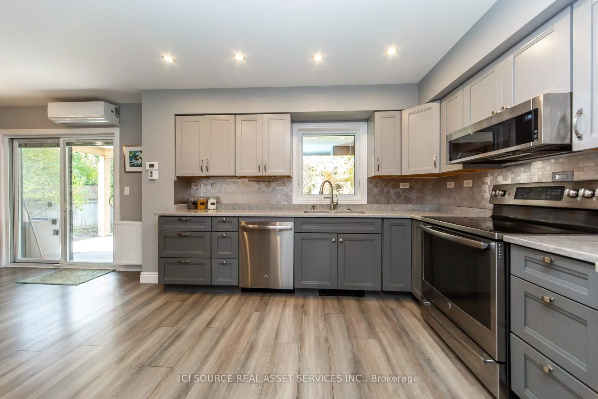 Photo 10 of 199 Mason Boulevard, Halton Hills, Acton — HOMEH