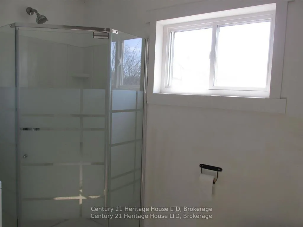 Photo 11 of 364 Glendale Avenue, St. Catharines, Burleigh Hill — HOMEH