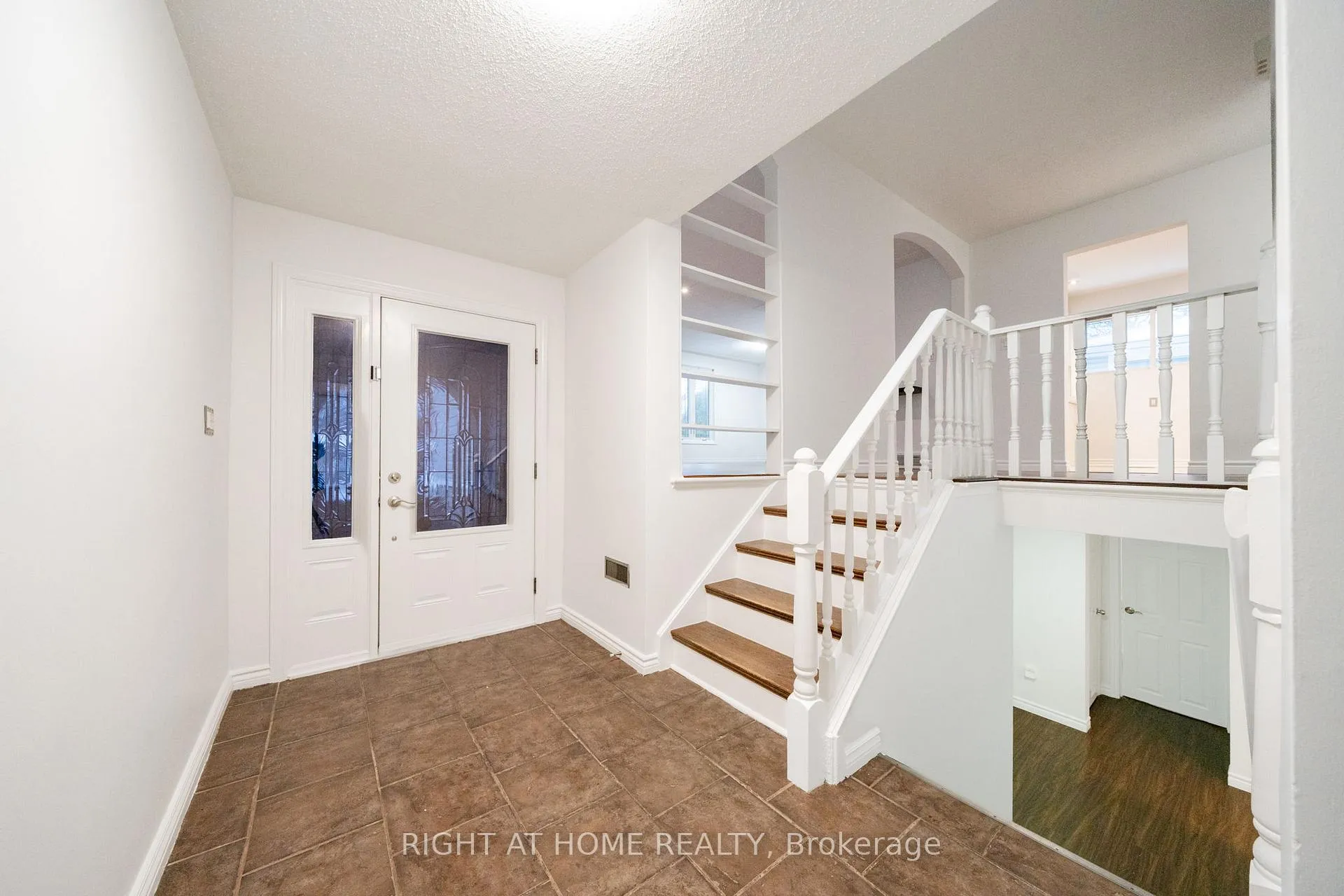 Photo 3 of 4451 Bennett Road, Burlington, Shoreacres — HOMEH