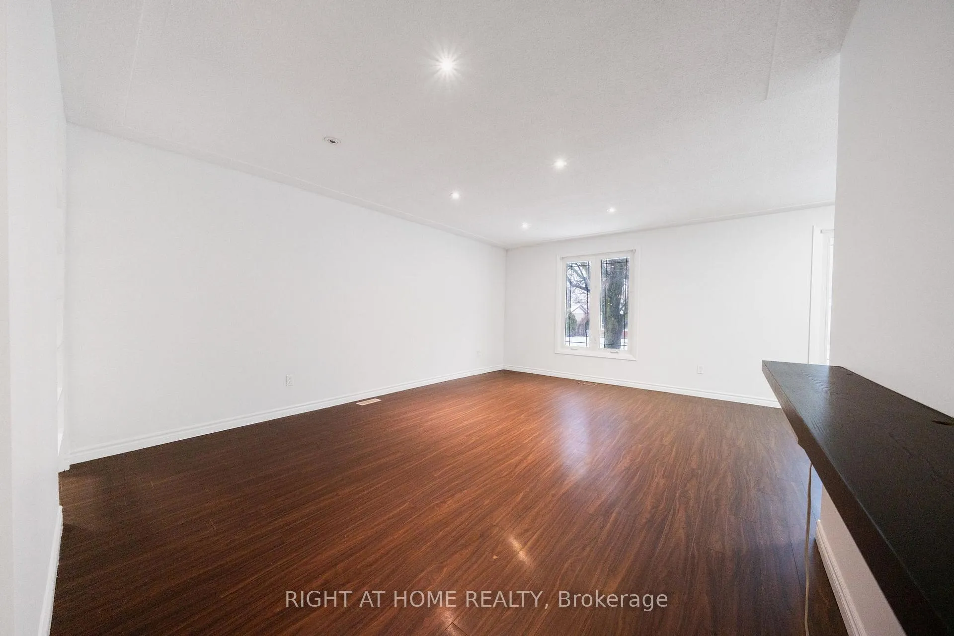 Photo 4 of 4451 Bennett Road, Burlington, Shoreacres — HOMEH
