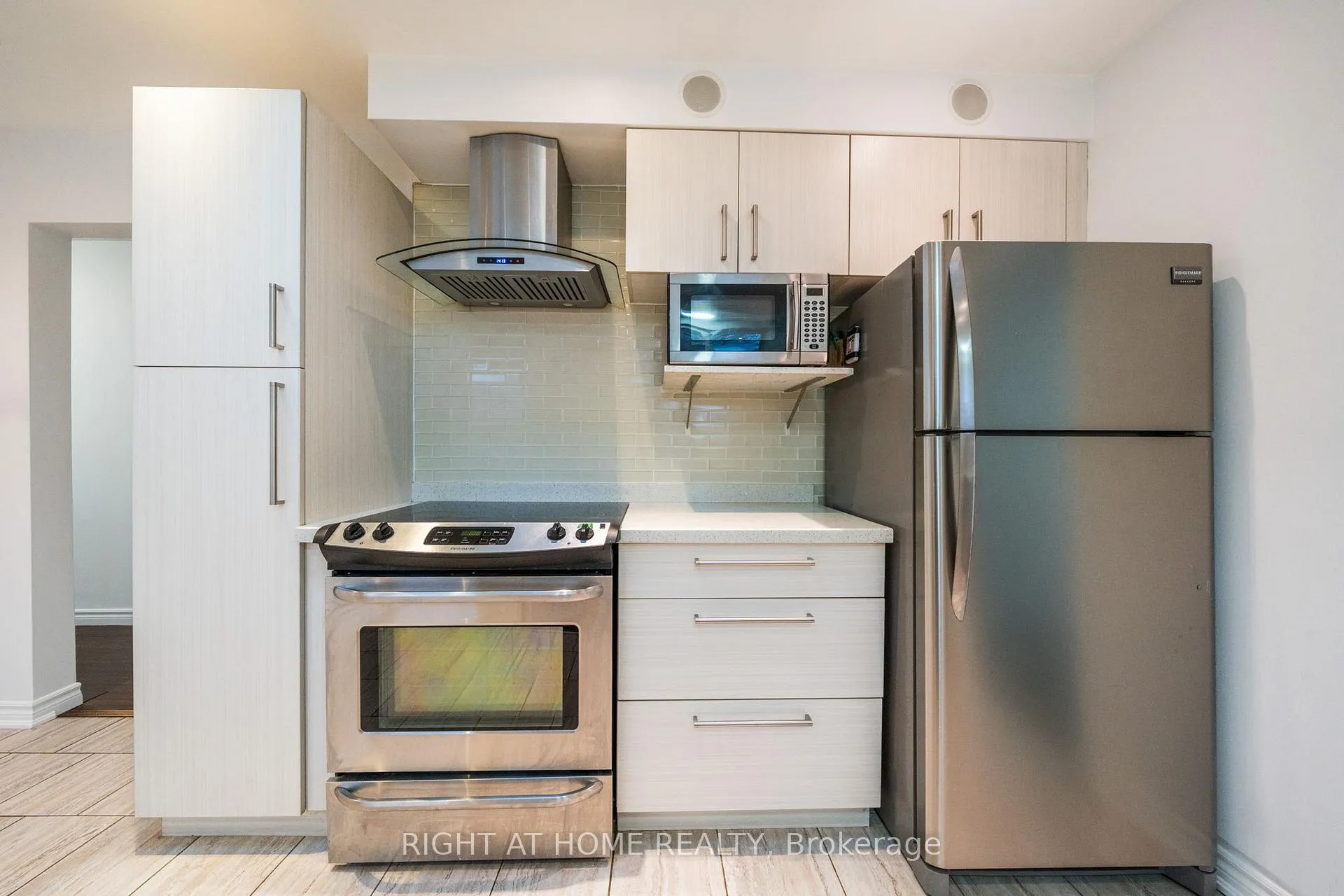 Photo 8 of 4451 Bennett Road, Burlington, Shoreacres — HOMEH