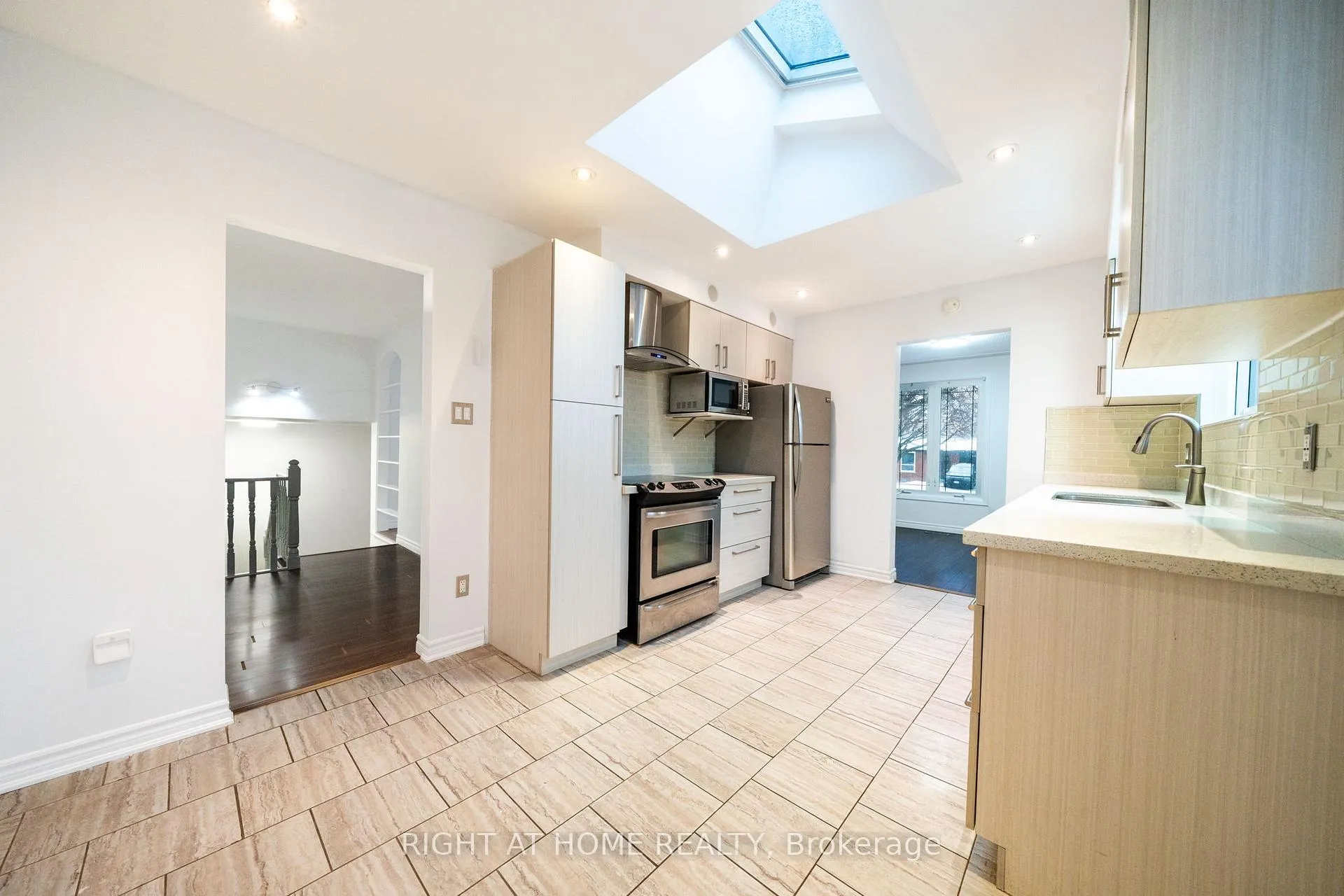 Photo 9 of 4451 Bennett Road, Burlington, Shoreacres — HOMEH