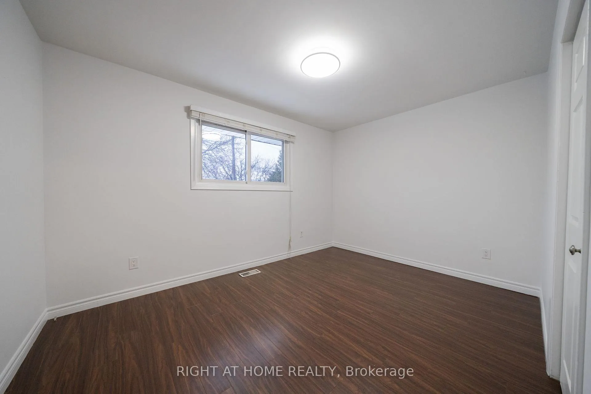 Photo 18 of 4451 Bennett Road, Burlington, Shoreacres — HOMEH