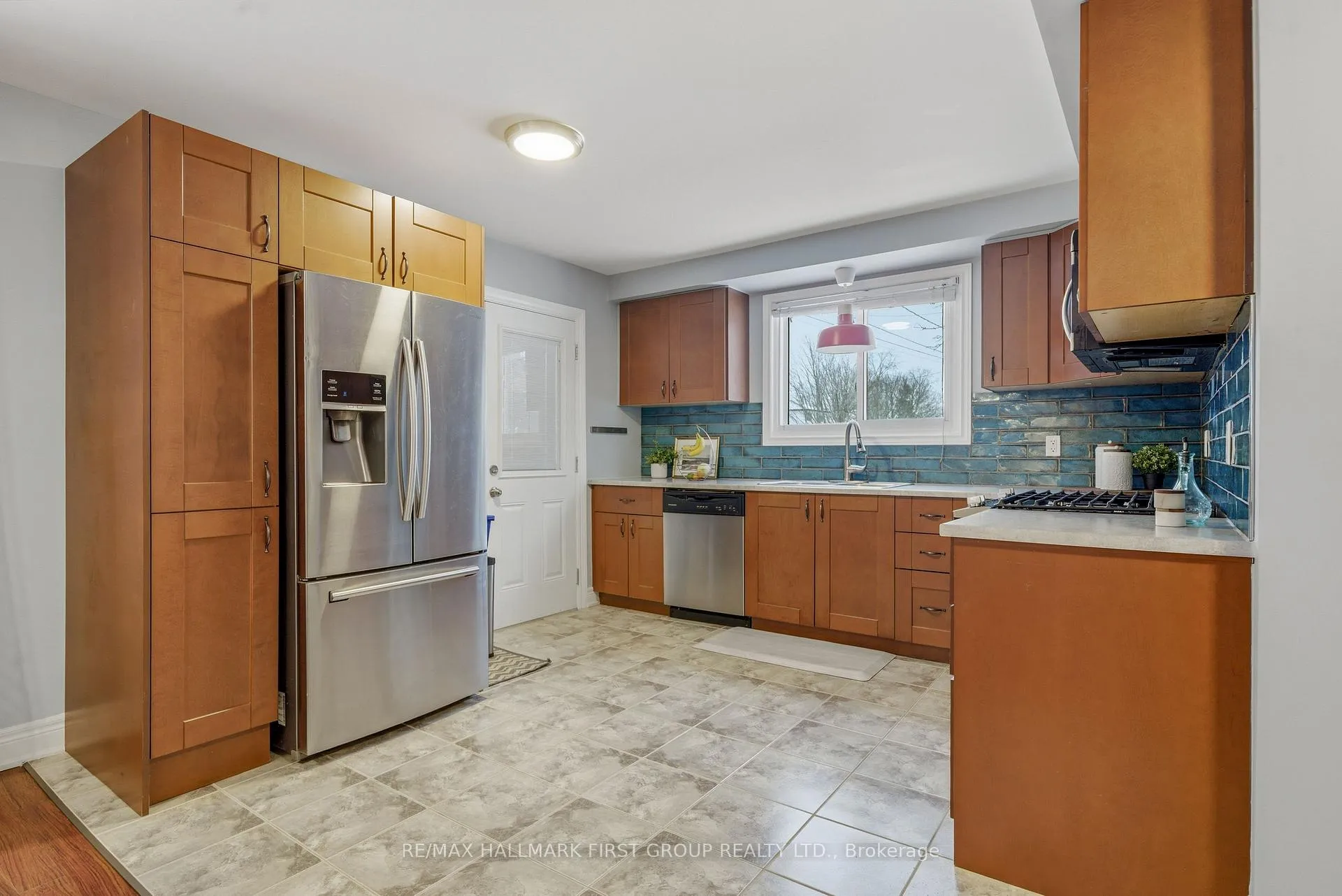 Photo 4 of 567 Westwood Drive, Cobourg — HOMEH