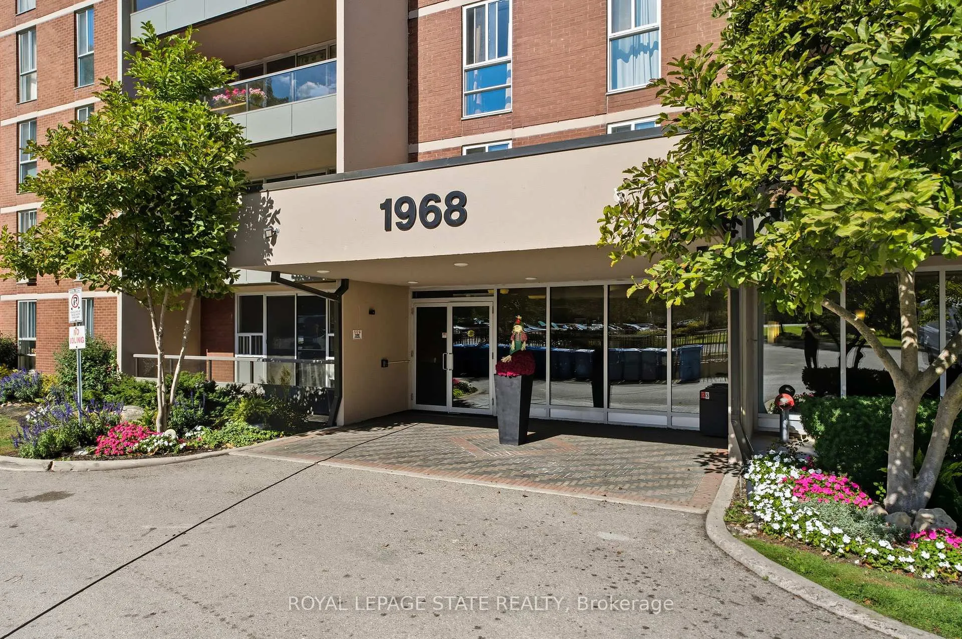 Photo 2 of Unit 1103, 1968 Main Street W, Hamilton, Ainslie Wood — HOMEH