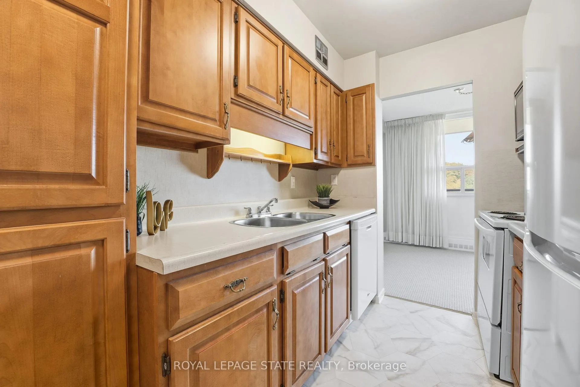 Photo 13 of Unit 1103, 1968 Main Street W, Hamilton, Ainslie Wood — HOMEH