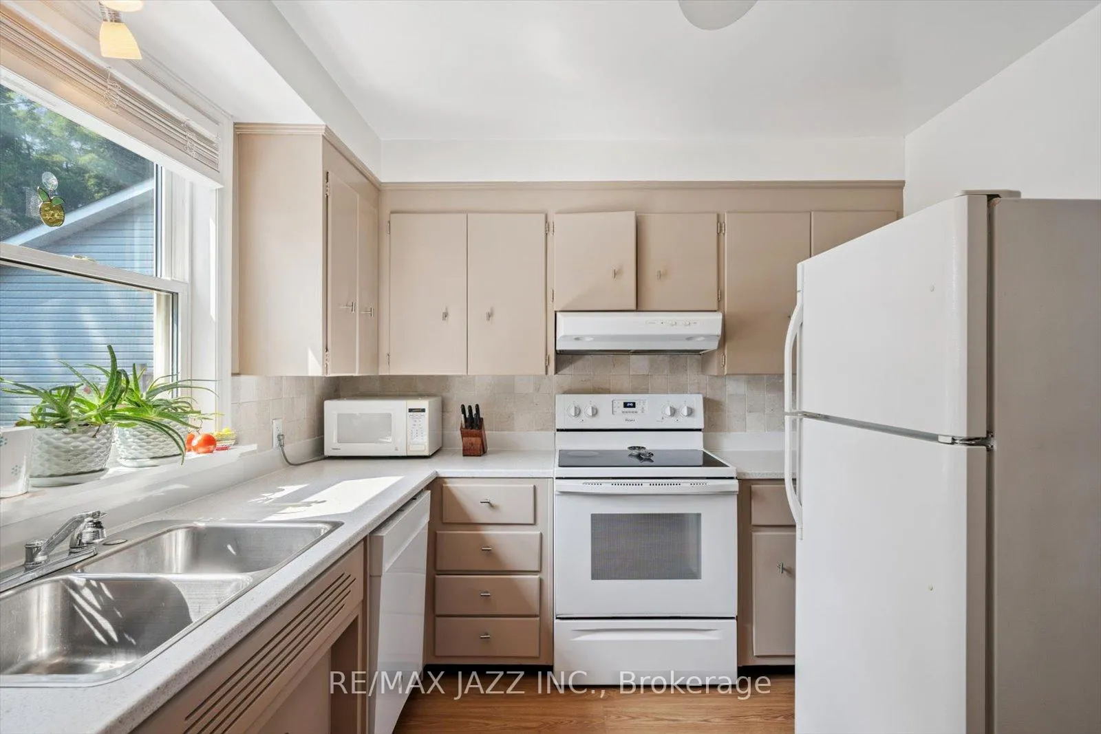 Photo 14 of 640 Mary Street N, Oshawa, O'Neill — HOMEH
