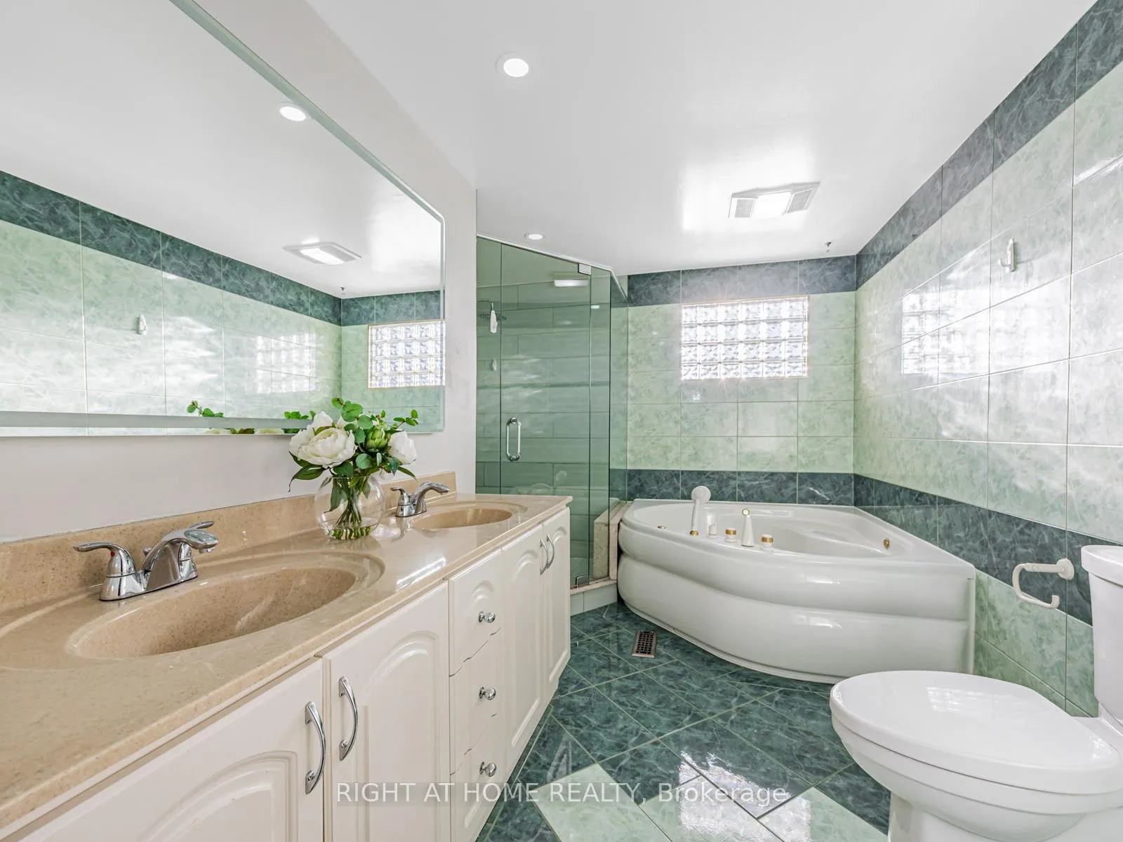 Photo 15 of 5 Foord Road, Ajax, South East — HOMEH