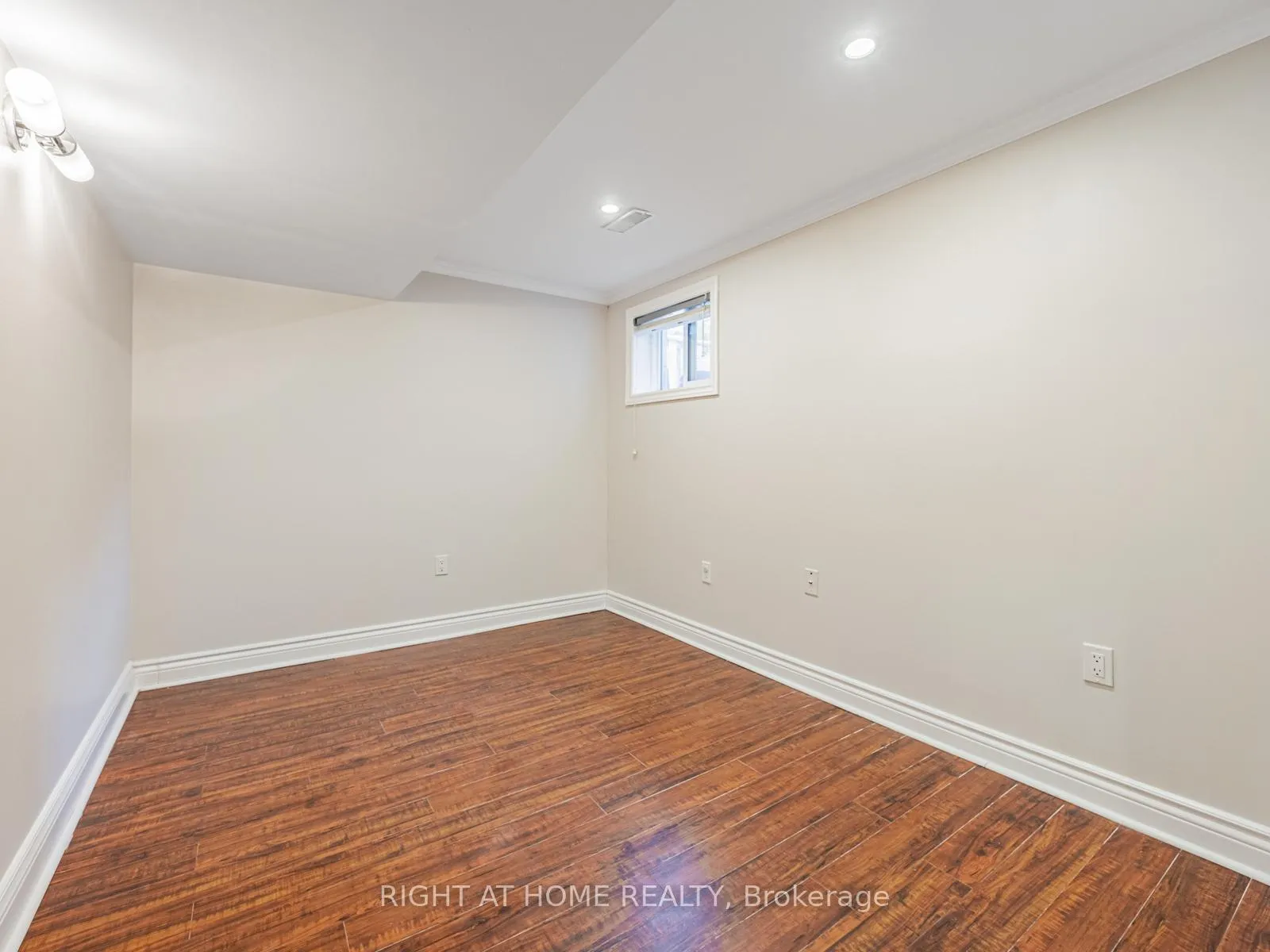 Photo 25 of 5 Foord Road, Ajax, South East — HOMEH