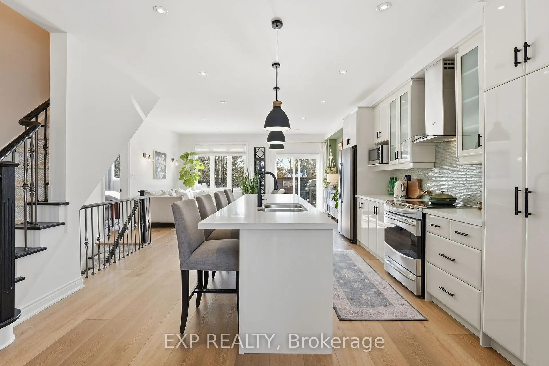 Photo 6 of 7 Brenner Court, Georgina, Keswick North — HOMEH