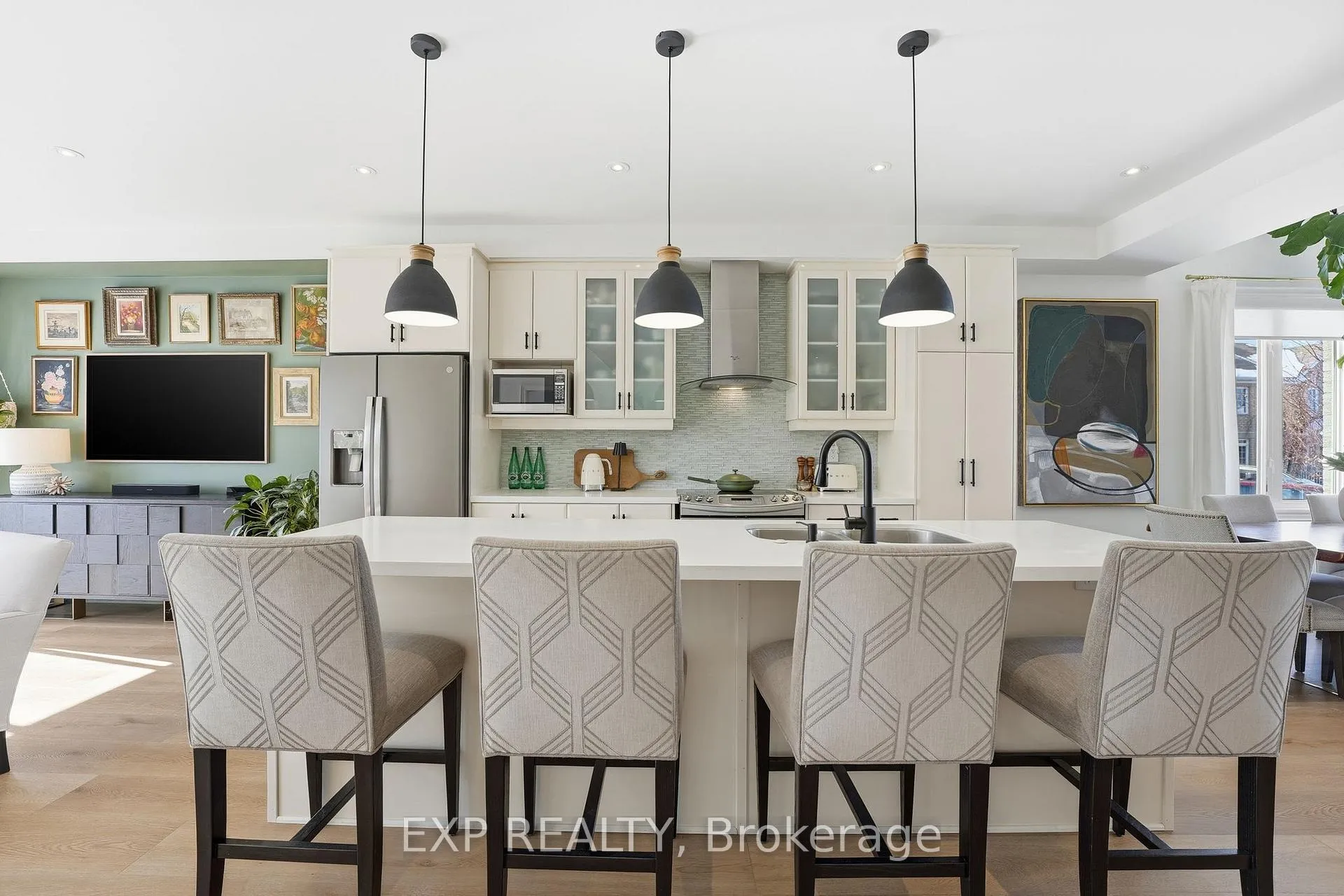 Photo 8 of 7 Brenner Court, Georgina, Keswick North — HOMEH