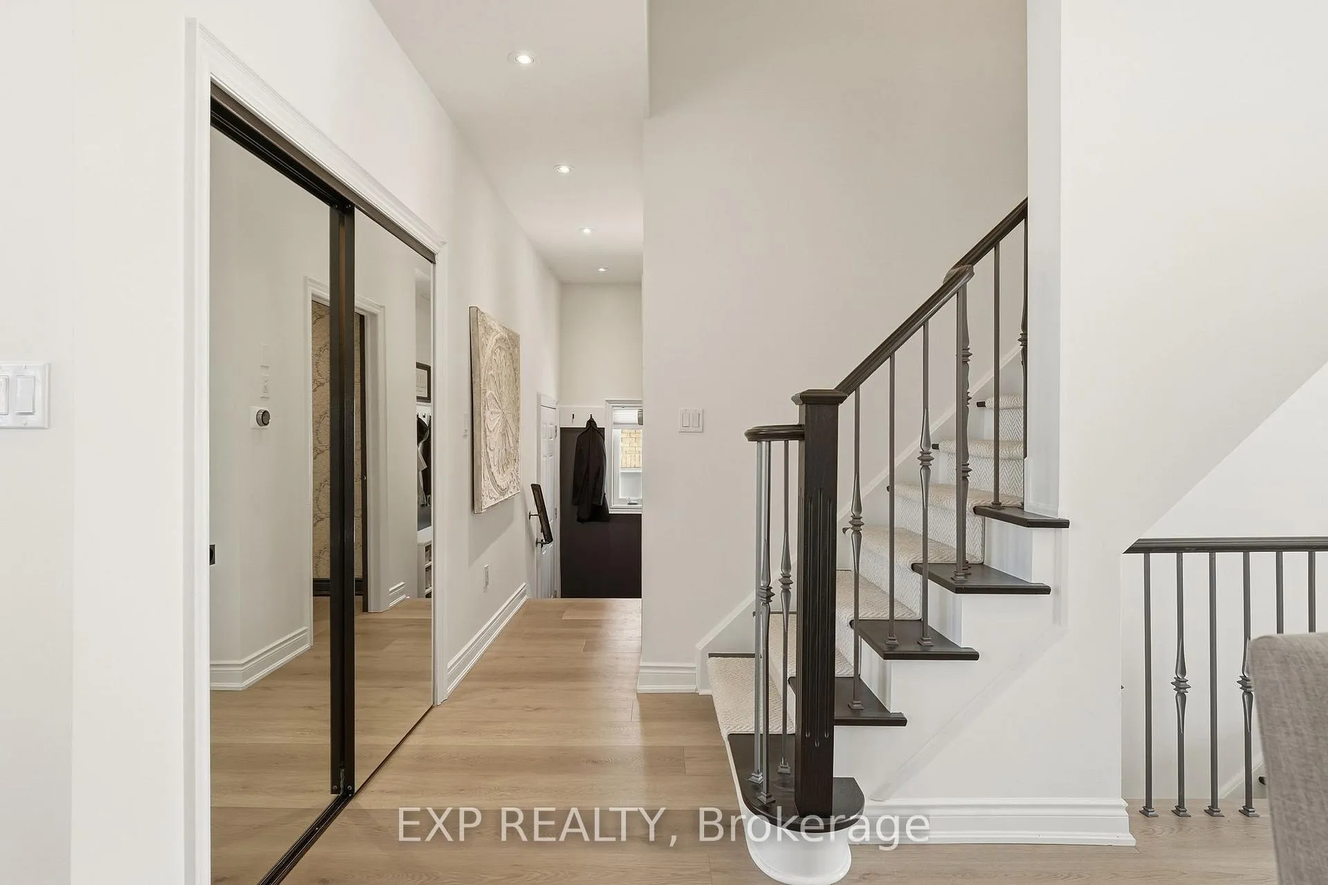 Photo 11 of 7 Brenner Court, Georgina, Keswick North — HOMEH