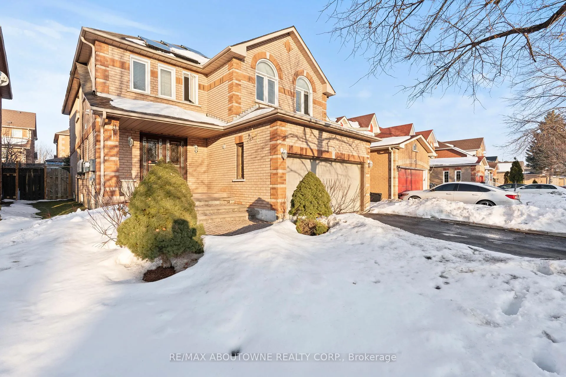 Photo 2 of 49 Lockwood Road, Brampton, Fletcher's West — HOMEH
