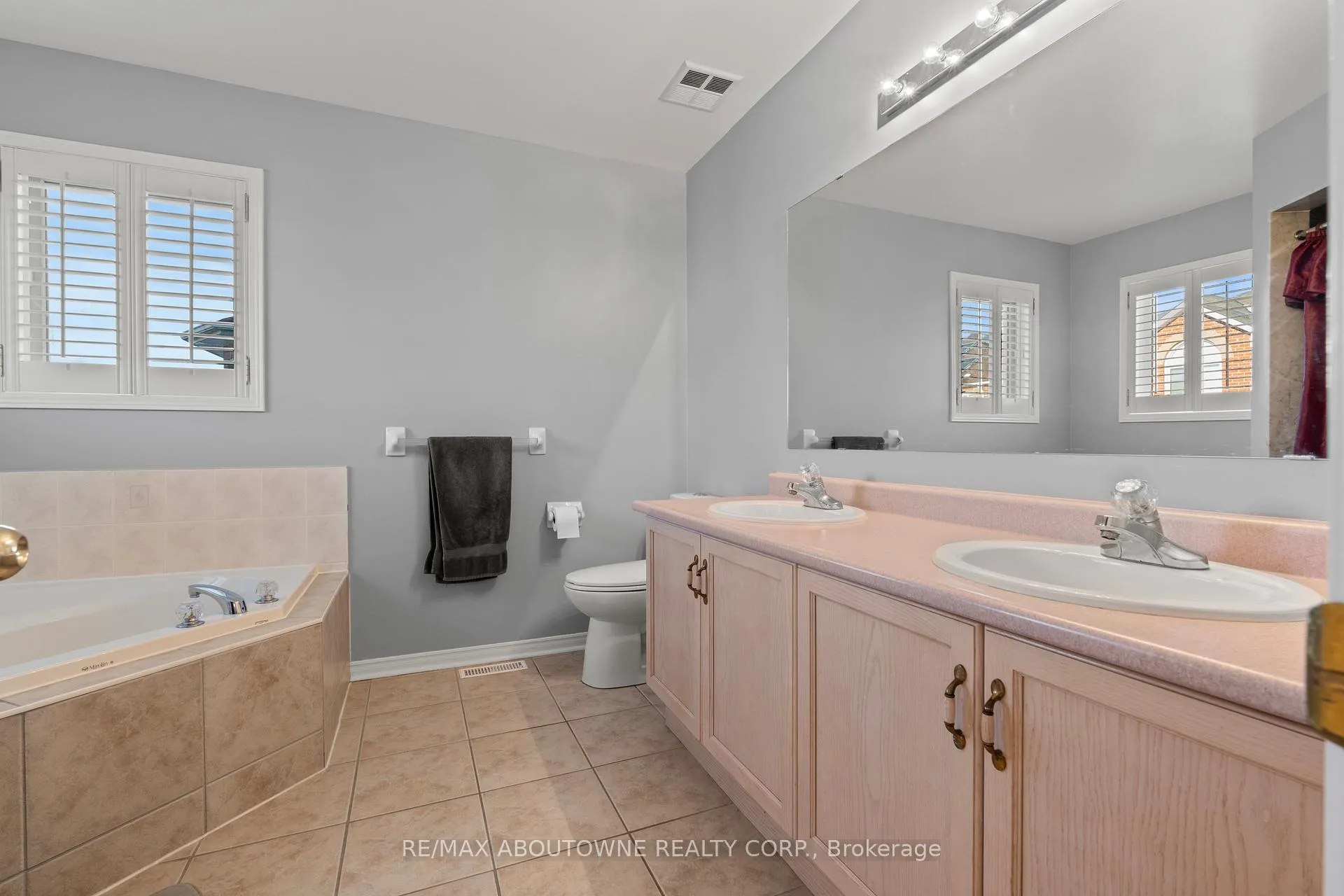 Photo 16 of 49 Lockwood Road, Brampton, Fletcher's West — HOMEH
