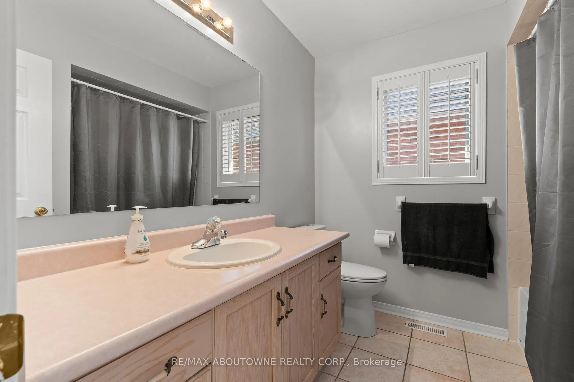 Photo 17 of 49 Lockwood Road, Brampton, Fletcher's West — HOMEH