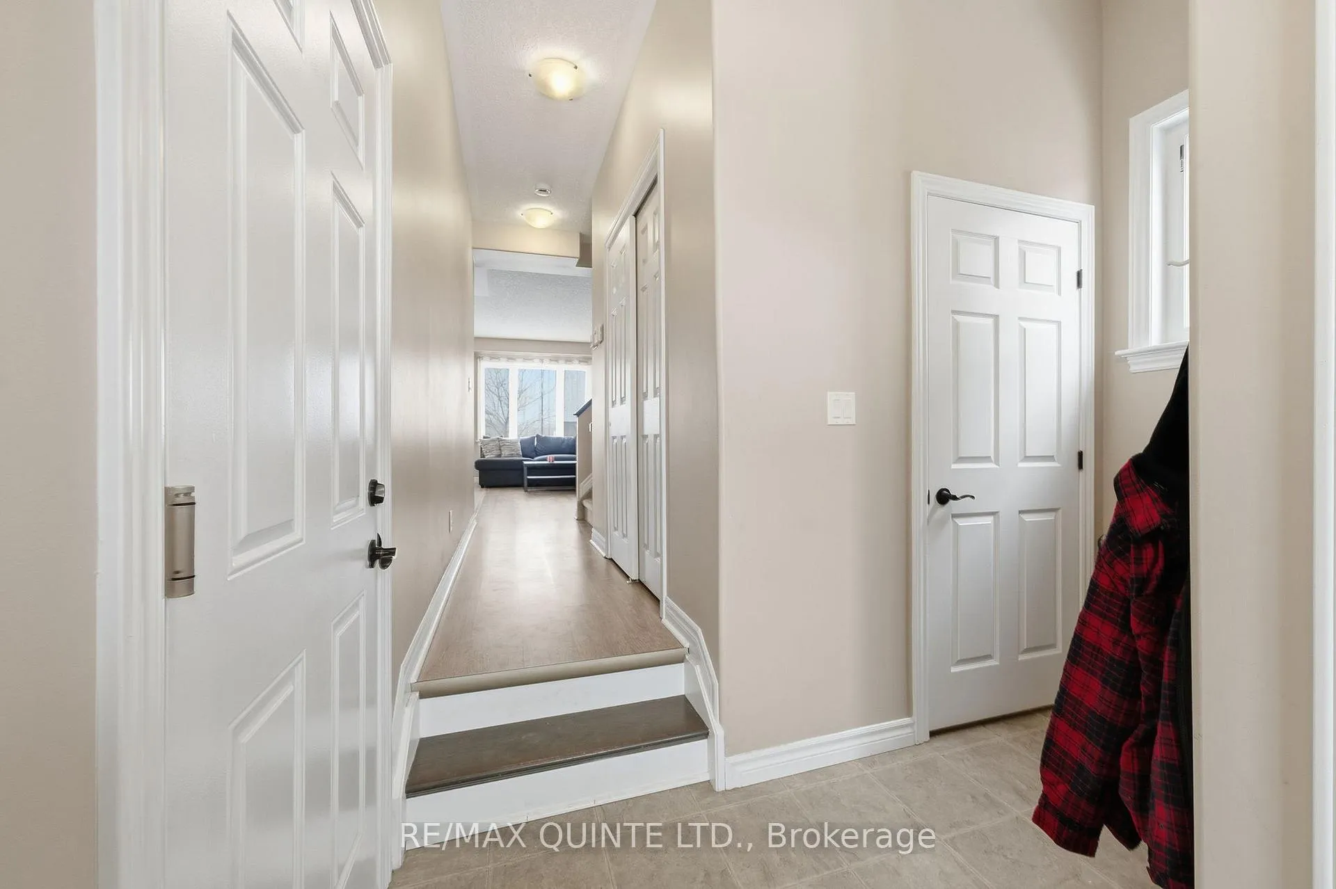 Photo 7 of 115 Simurda Court, Loyalist, Amherstview — HOMEH