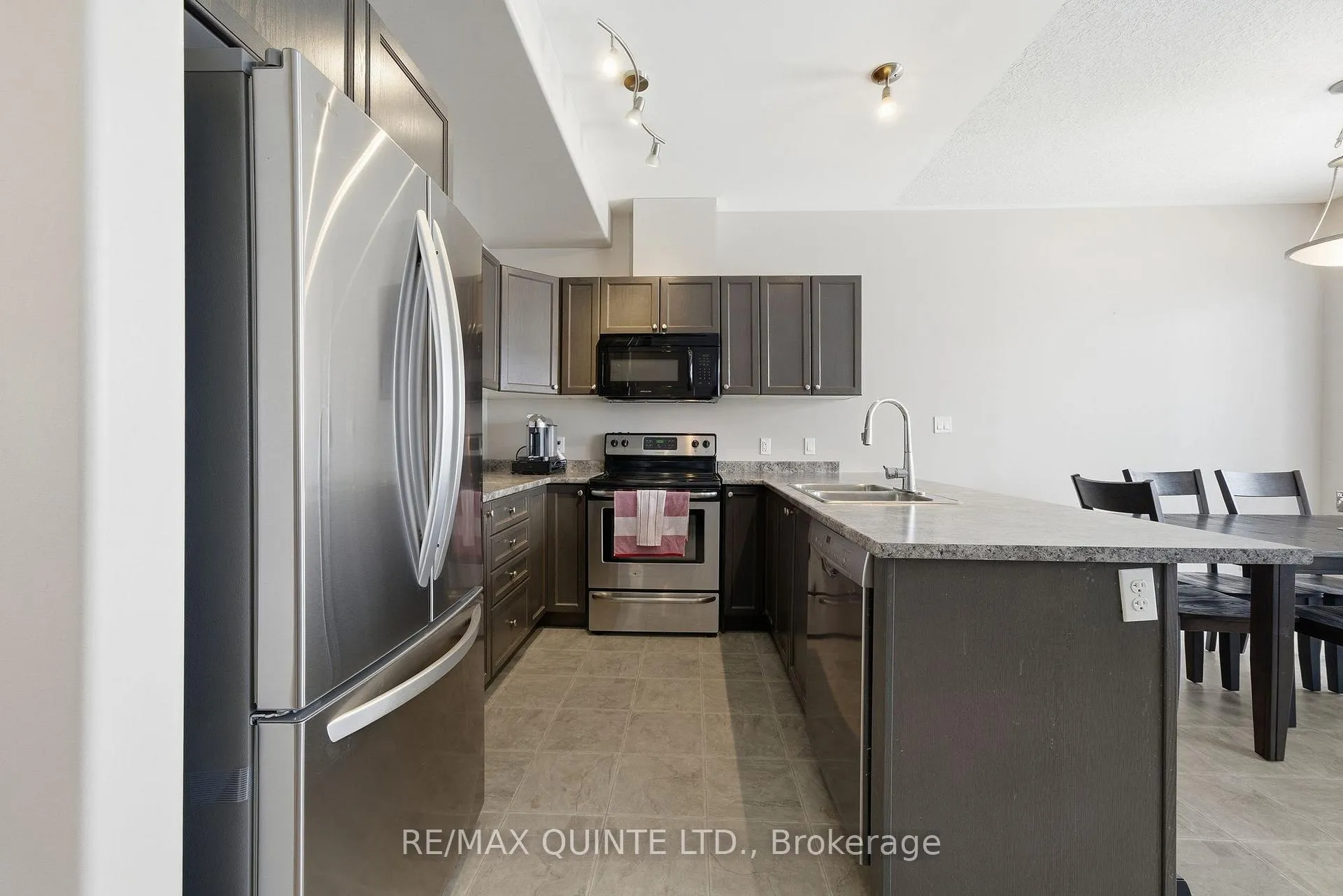 Photo 12 of 115 Simurda Court, Loyalist, Amherstview — HOMEH
