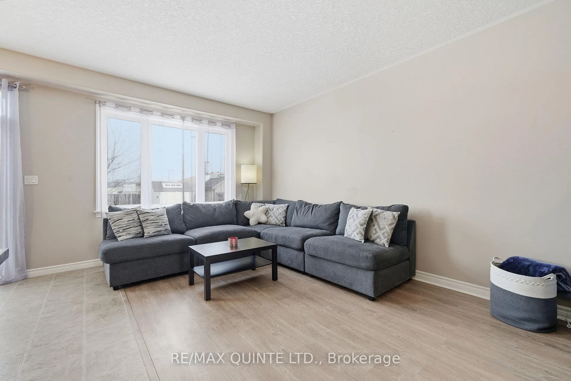 Photo 17 of 115 Simurda Court, Loyalist, Amherstview — HOMEH