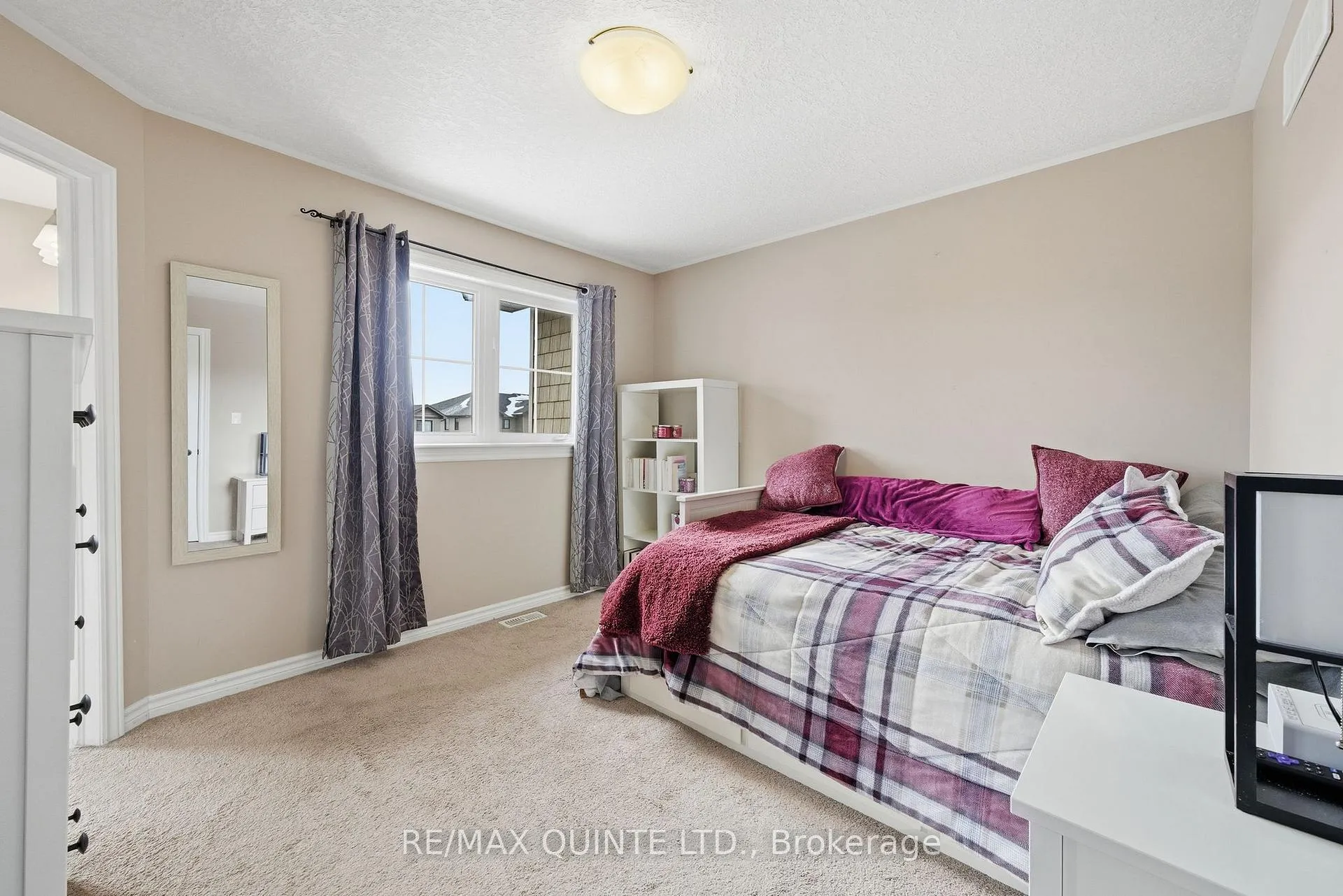 Photo 24 of 115 Simurda Court, Loyalist, Amherstview — HOMEH