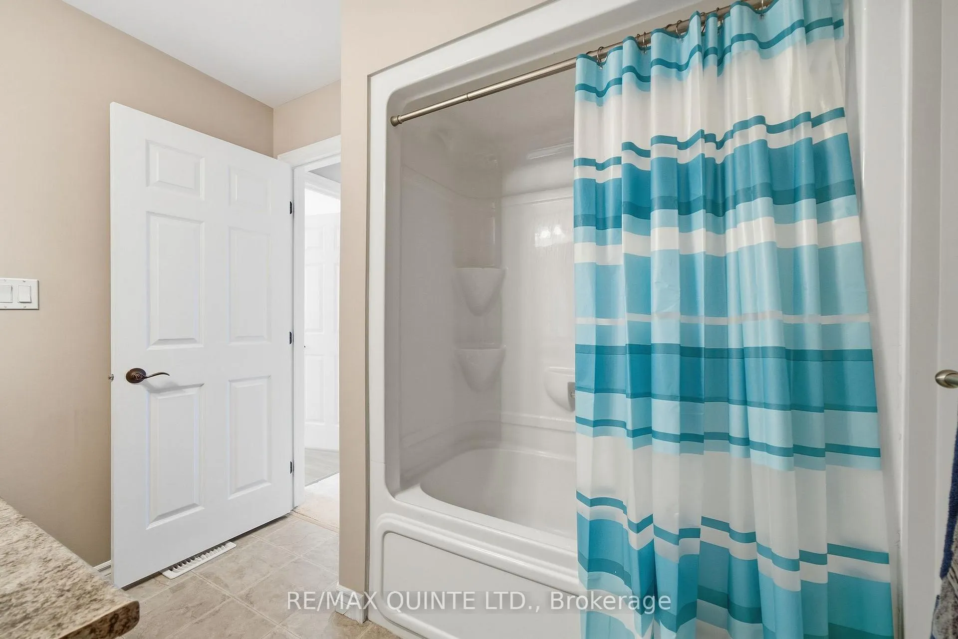 Photo 33 of 115 Simurda Court, Loyalist, Amherstview — HOMEH