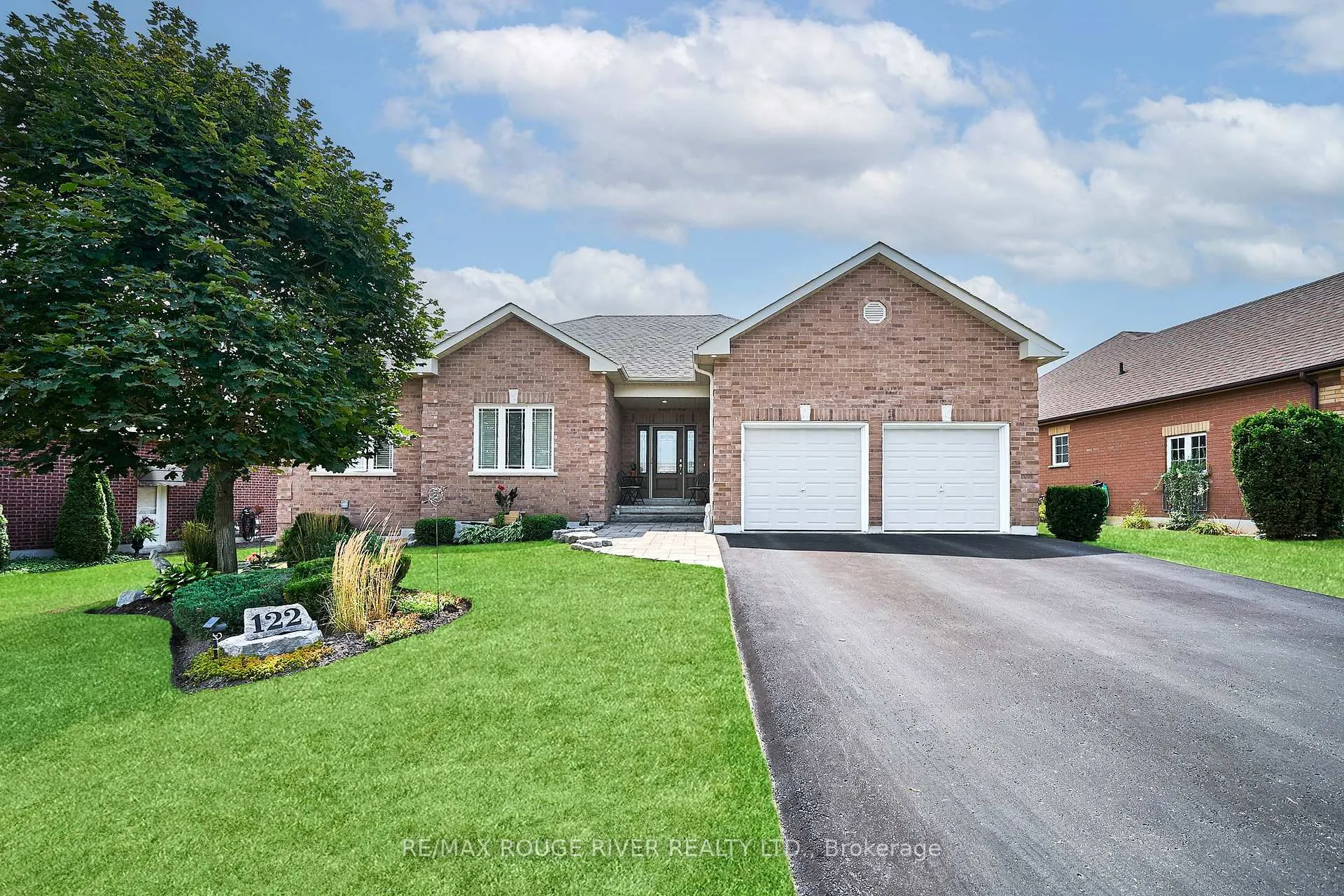 Photo 2 of 122 Southcrest Drive, Scugog, Port Perry — HOMEH