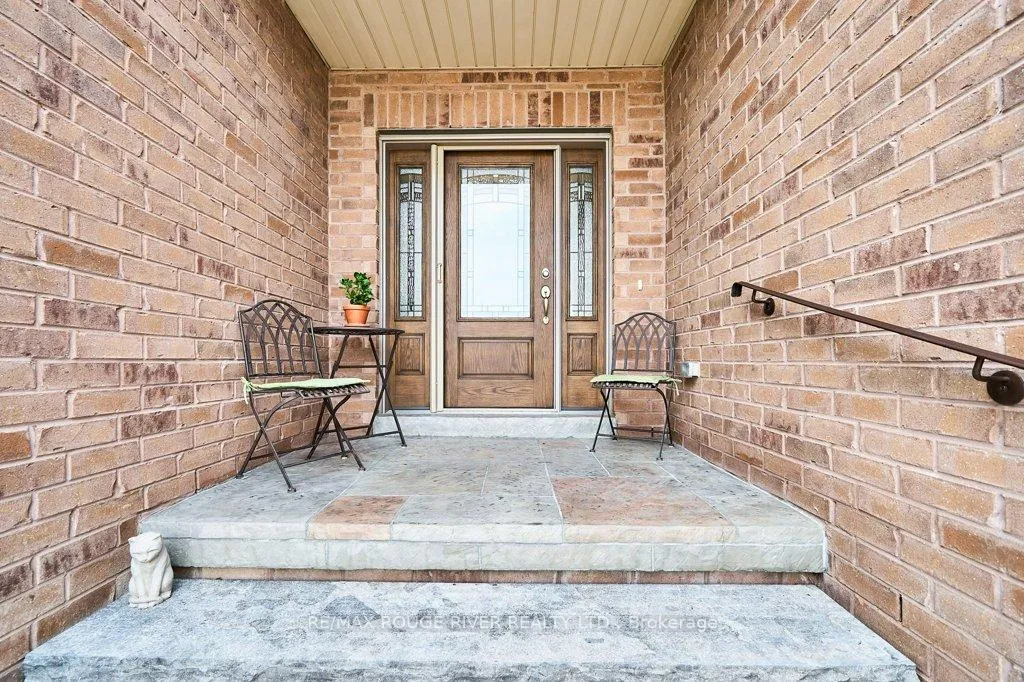 Photo 3 of 122 Southcrest Drive, Scugog, Port Perry — HOMEH