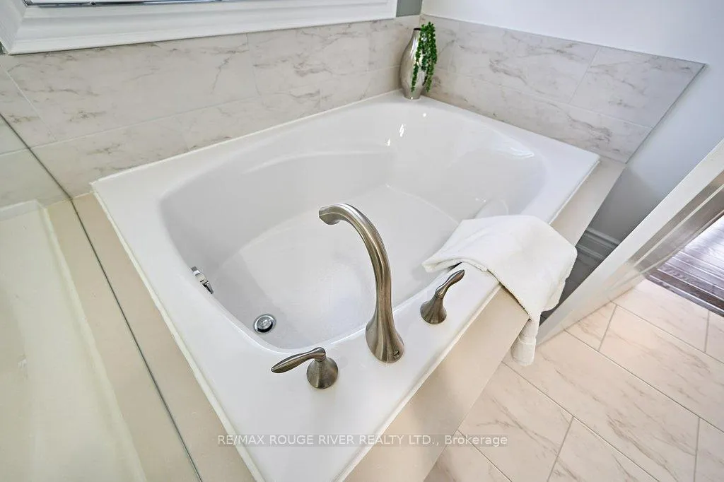 Photo 27 of 122 Southcrest Drive, Scugog, Port Perry — HOMEH