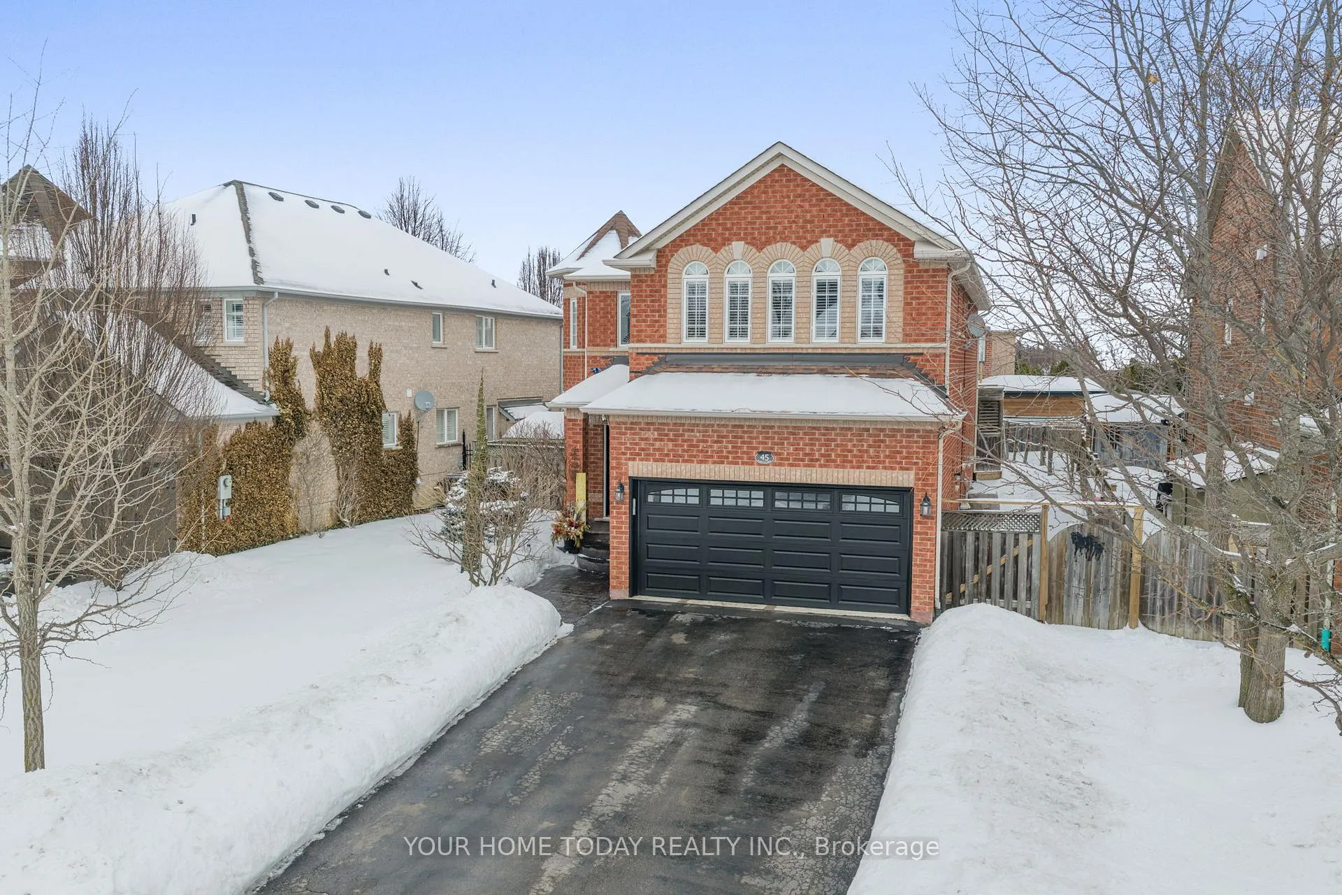 Photo 3 of 45 Forsyth Crescent, Halton Hills, Georgetown — HOMEH