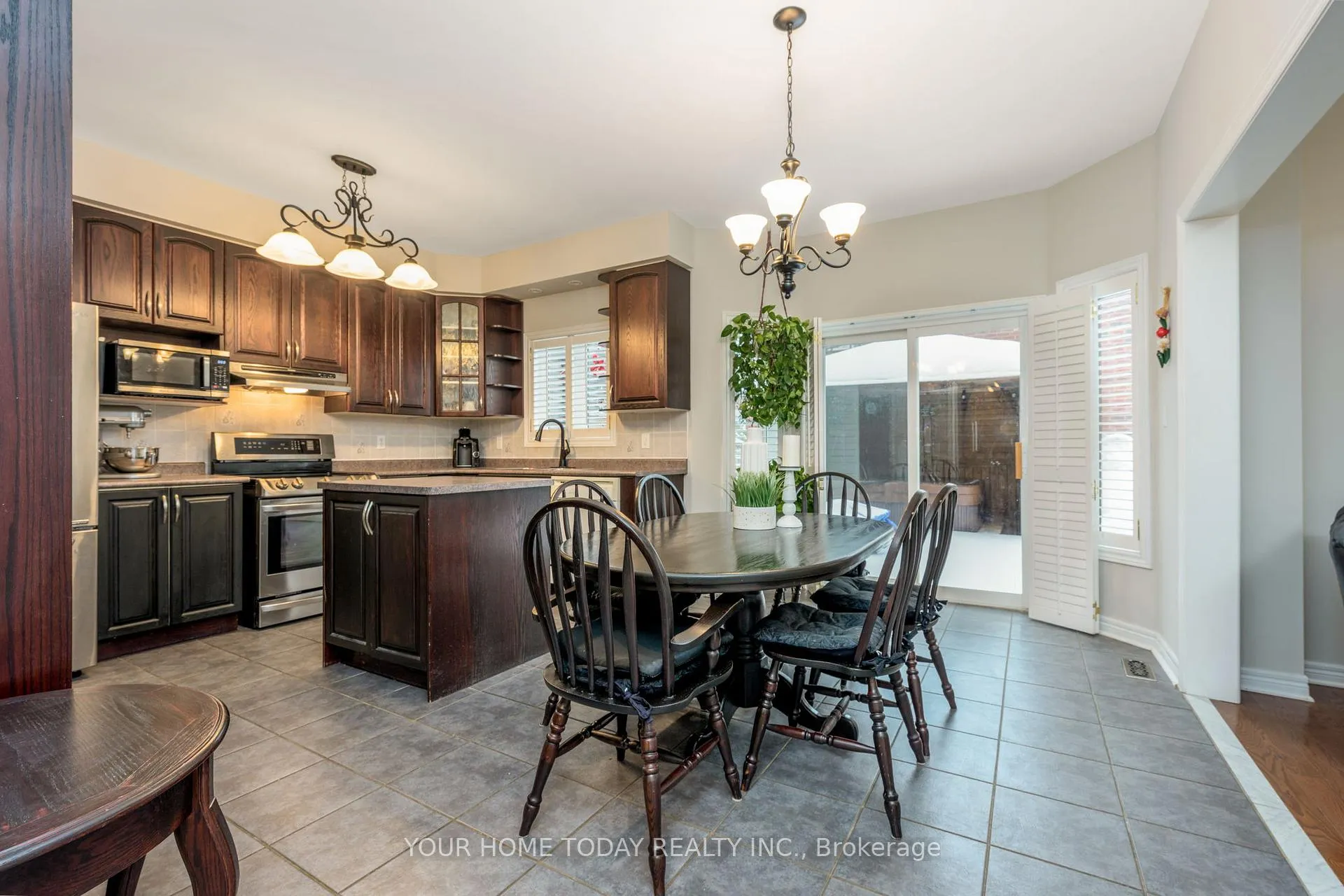 Photo 12 of 45 Forsyth Crescent, Halton Hills, Georgetown — HOMEH
