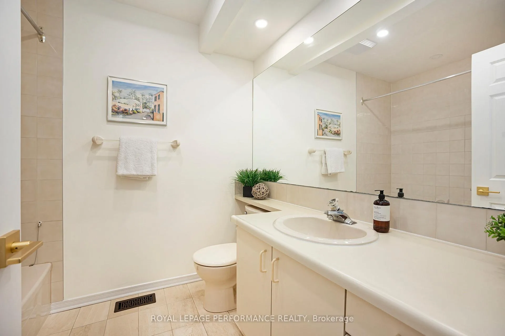 Photo 22 of 81 Waterford Drive, Ottawa, Pineglen/Country Place — HOMEH