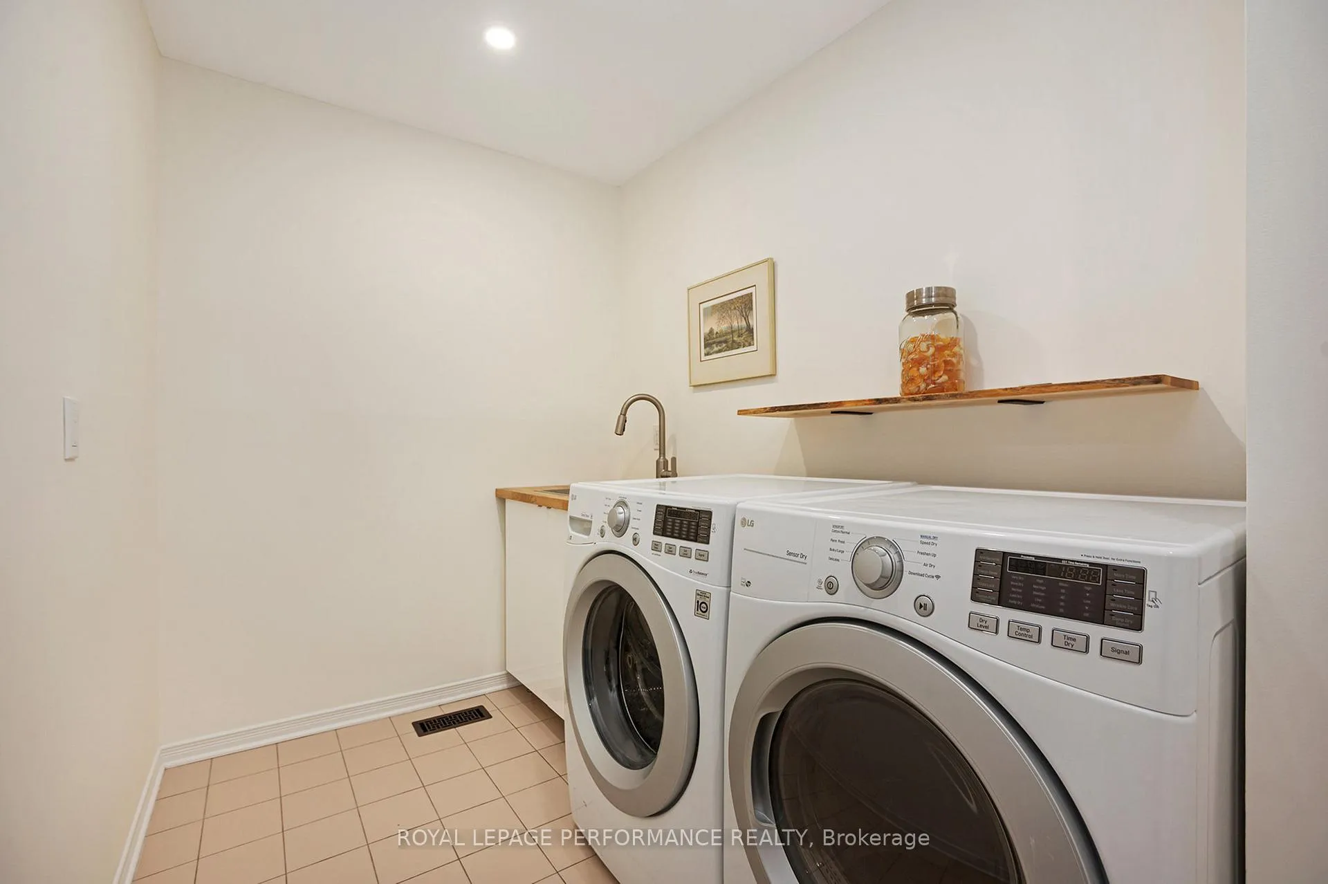 Photo 23 of 81 Waterford Drive, Ottawa, Pineglen/Country Place — HOMEH