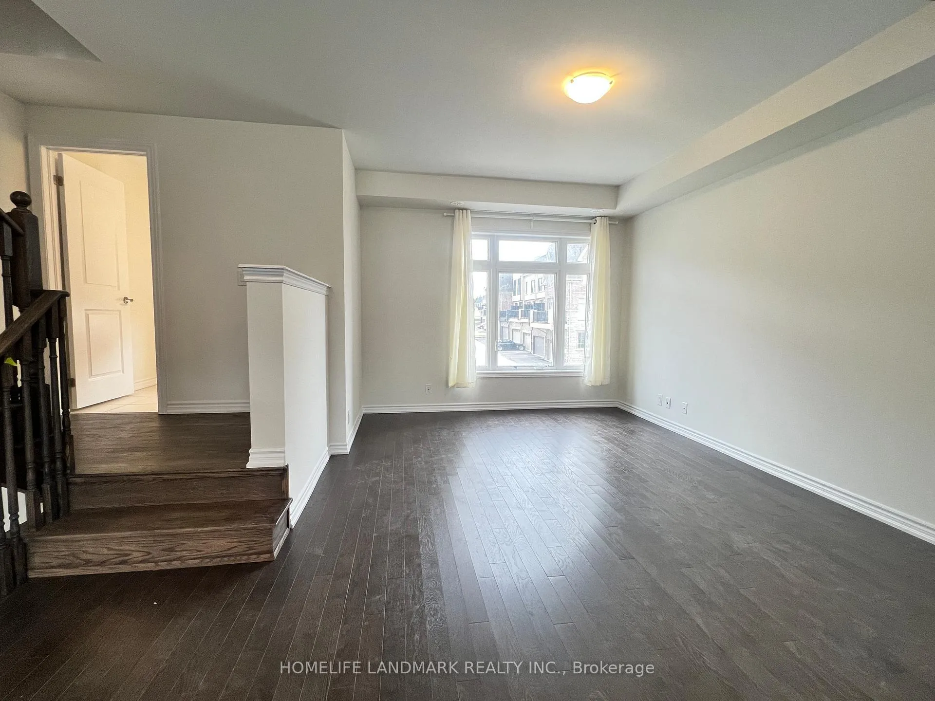 Photo 2 of 33 Guardhouse Crescent, Markham, Unionville — HOMEH